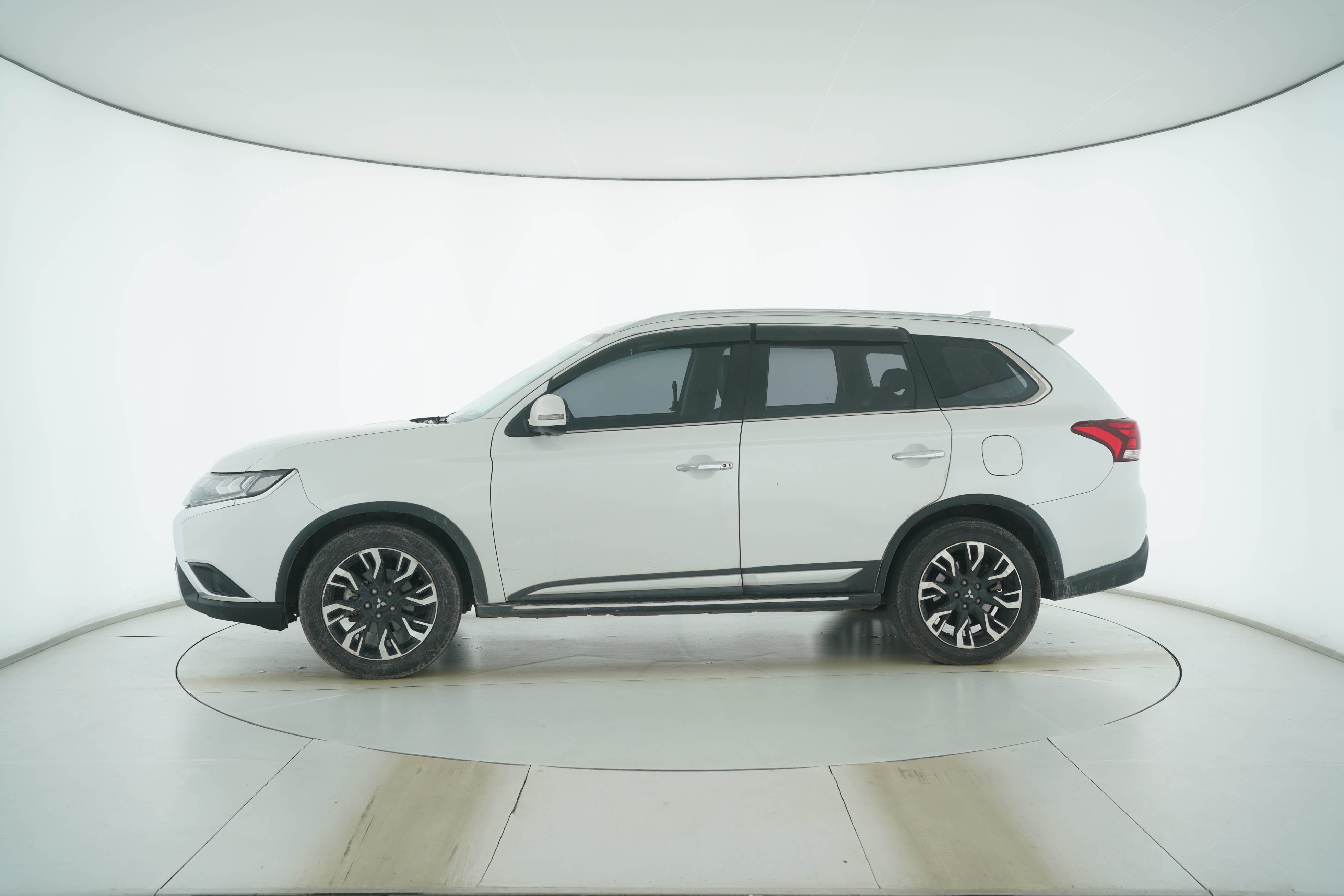 Mitsubishi Outlander 2019 — фото 7