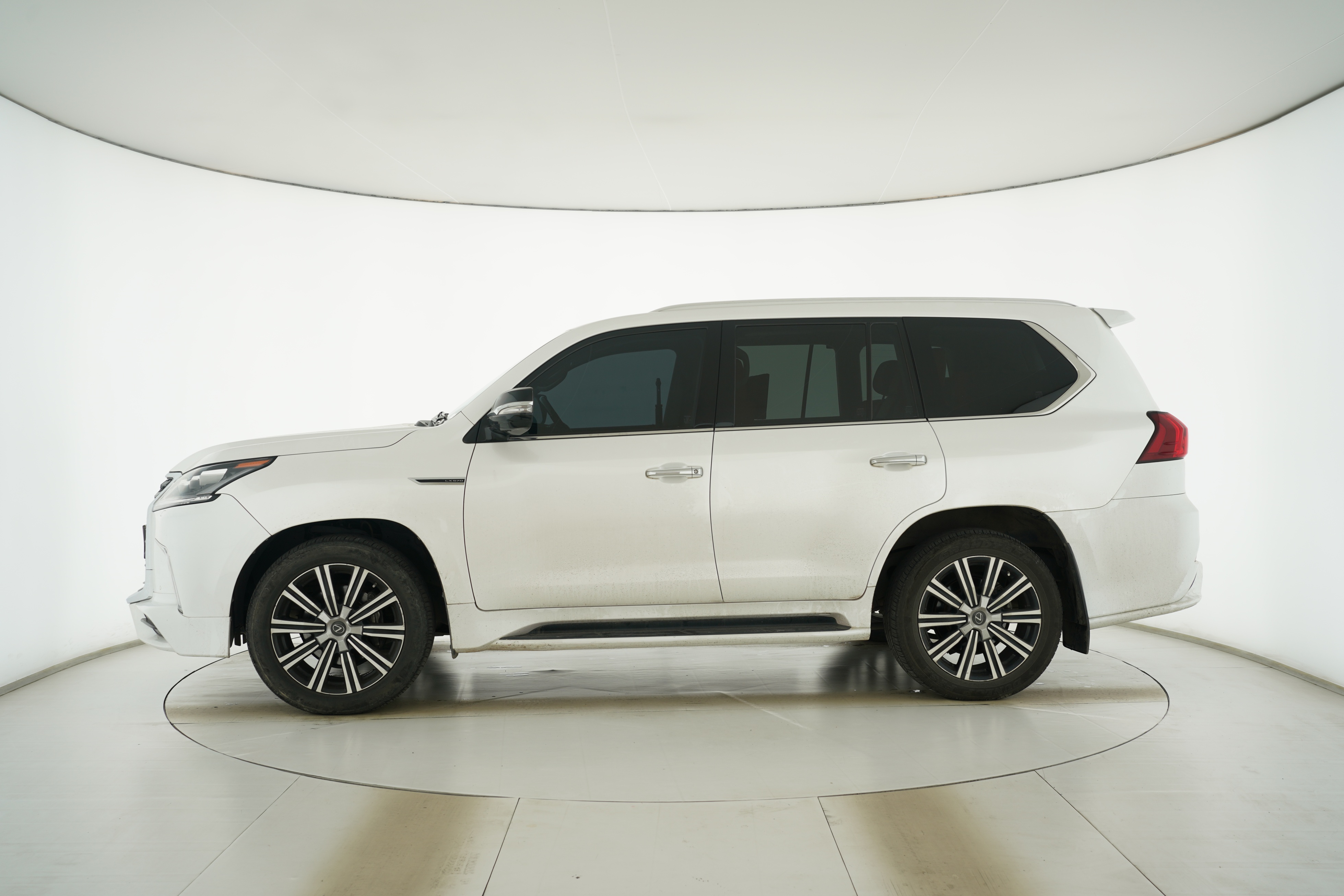 Lexus LX 2017 — фото 7
