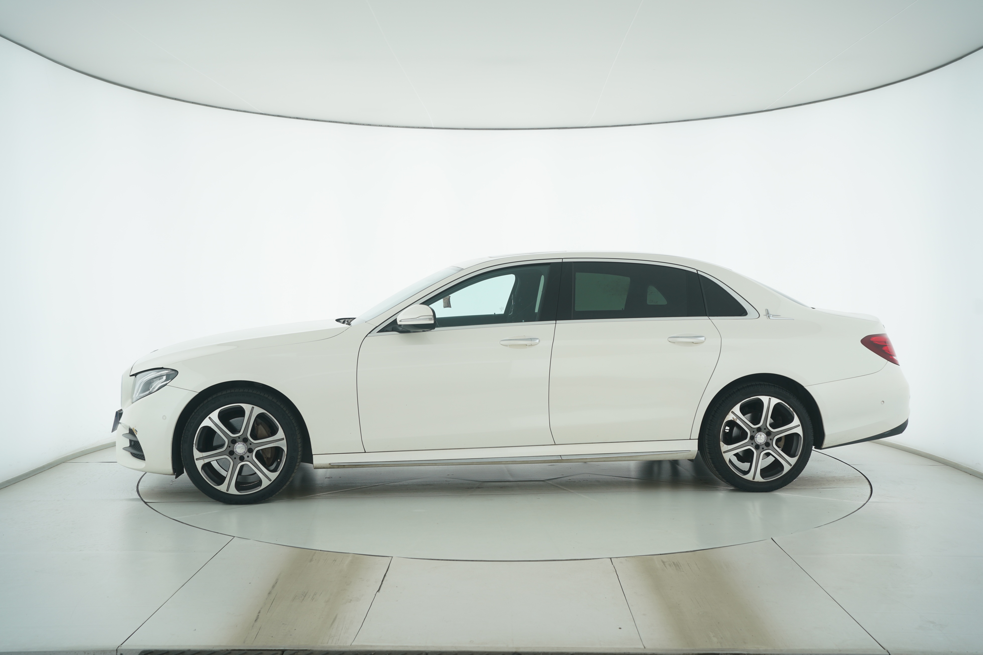 Mercedes Benz E-Class 2016 — фото 7