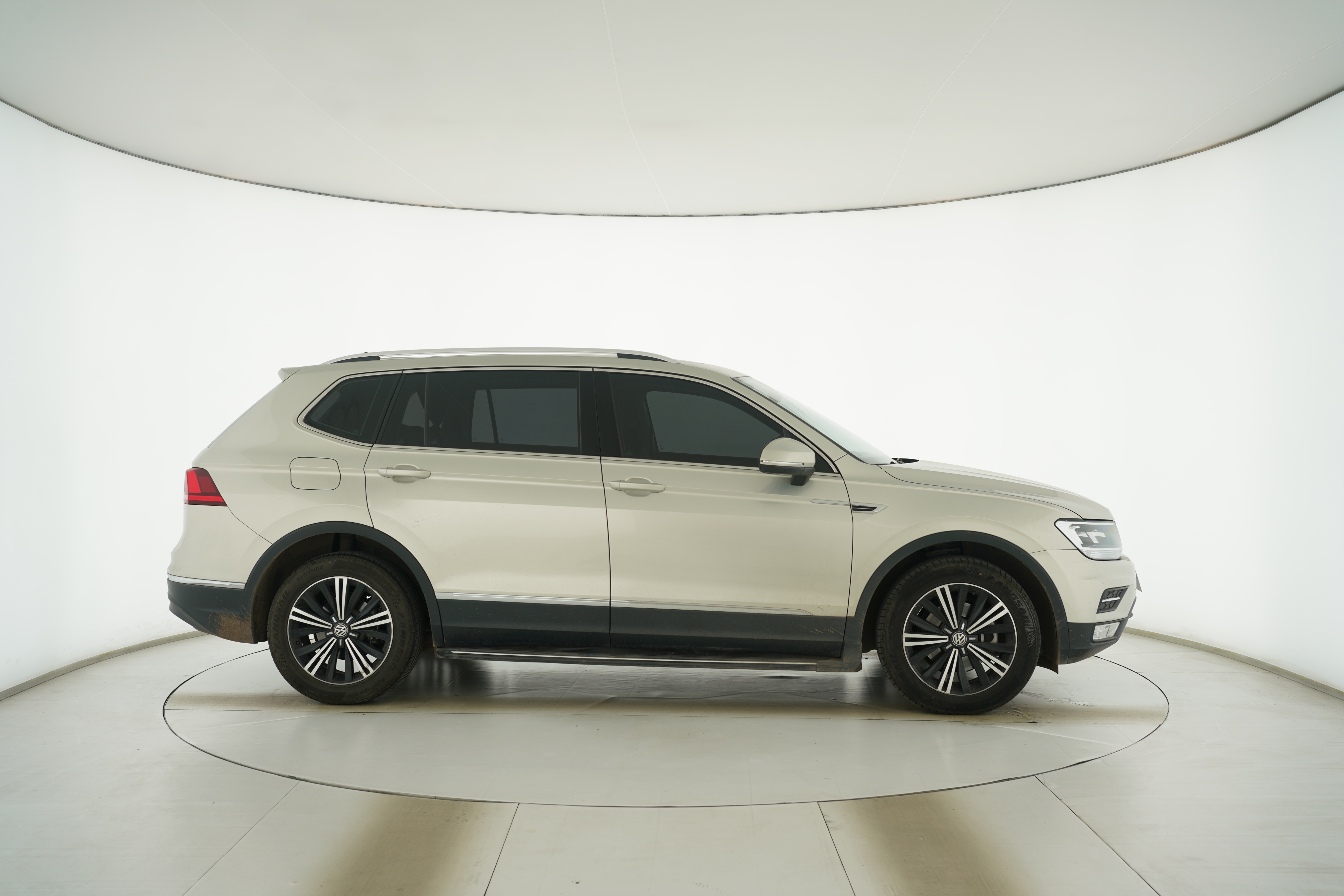 Volkswagen Tiguan L 2020 — фото 8