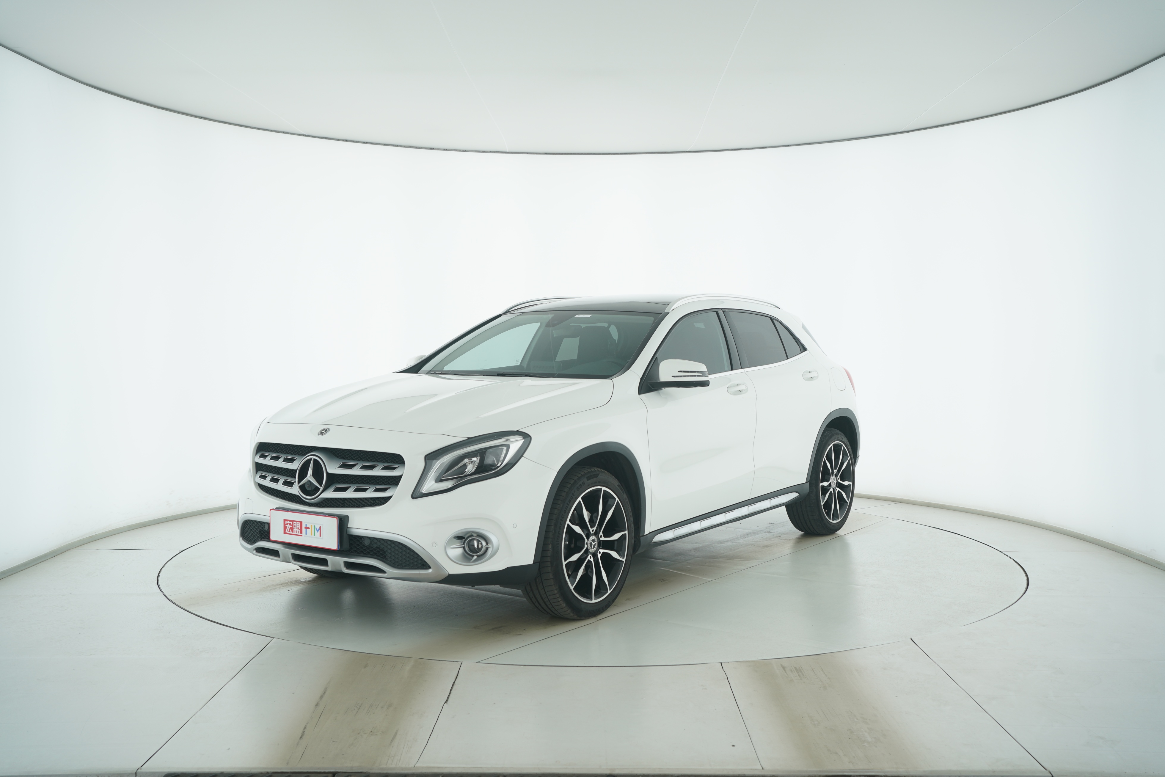 Mercedes Benz GLA 2017 — фото 1