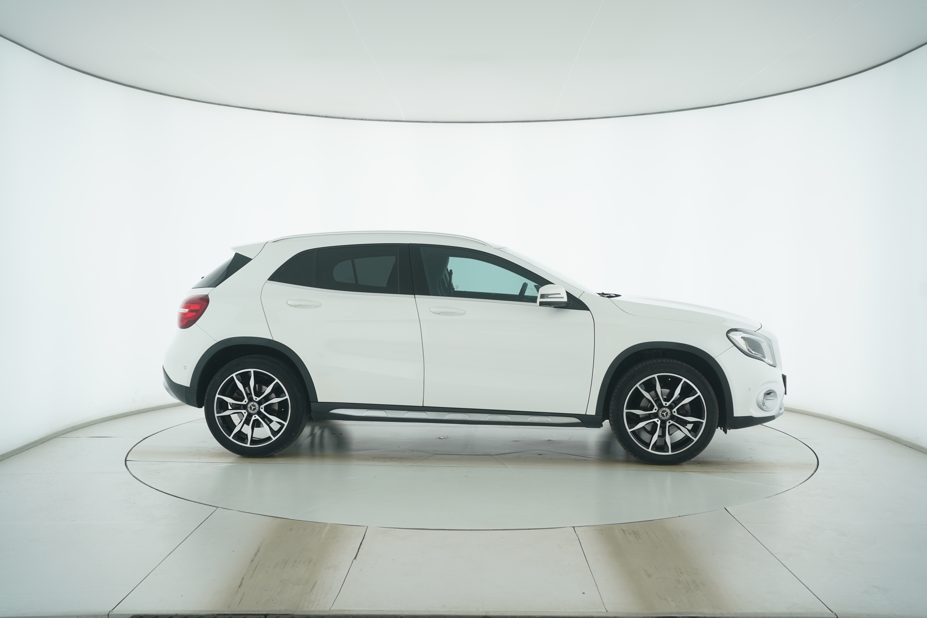 Mercedes Benz GLA 2017 — фото 8