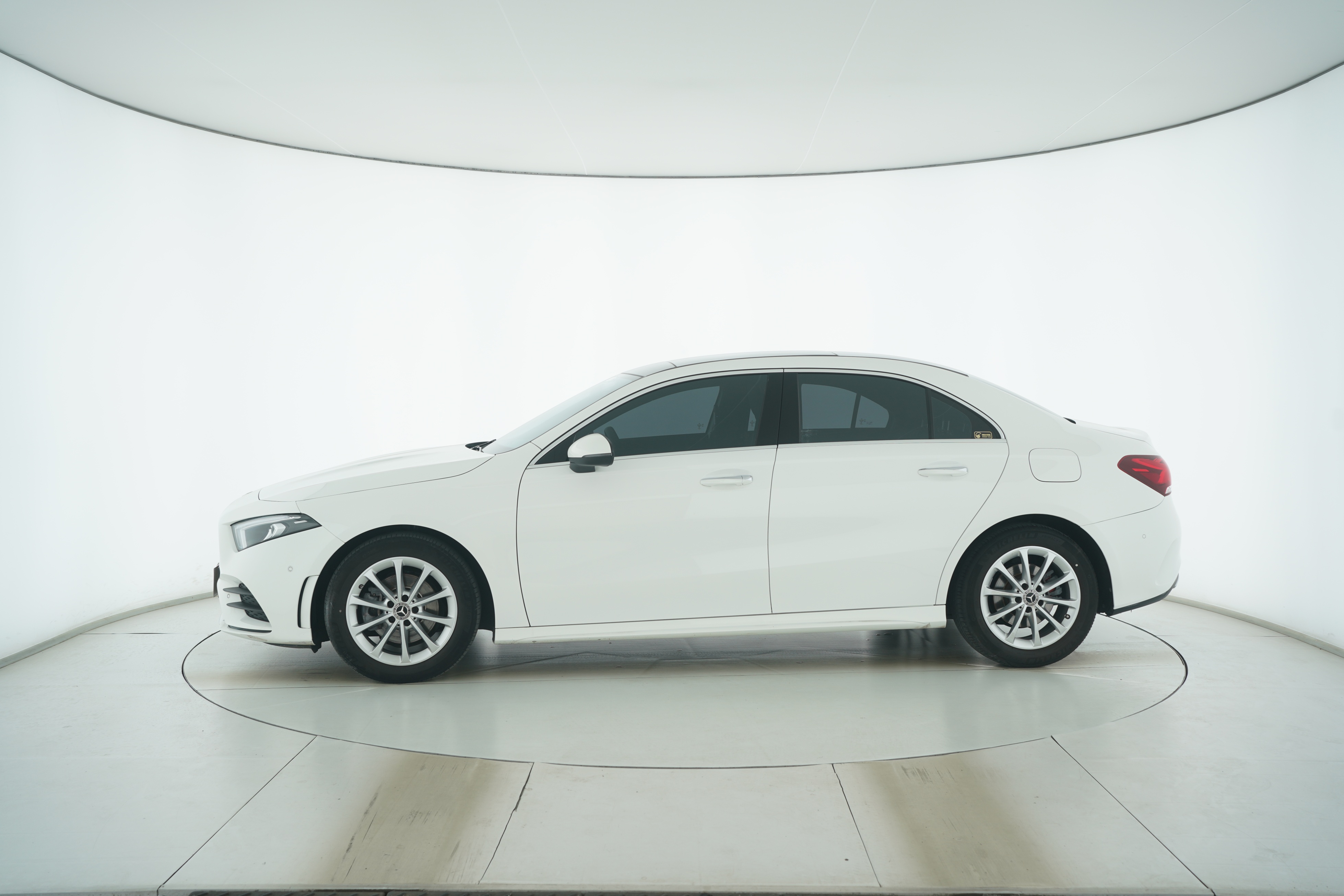Mercedes Benz A-Class 2022 — фото 7