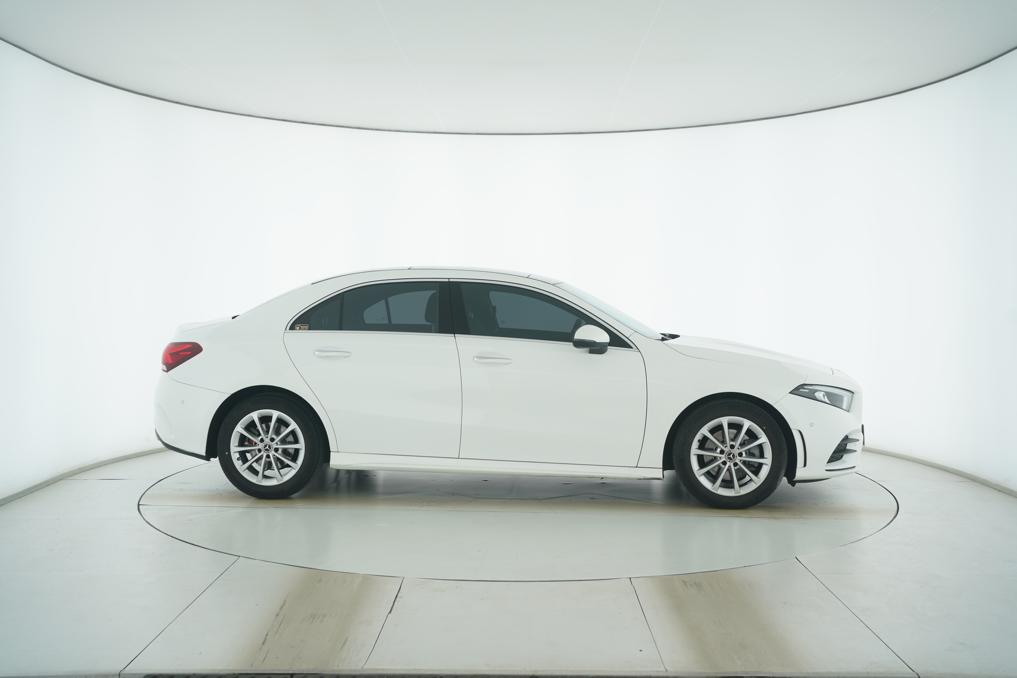 Mercedes Benz A-Class 2022 — фото 8