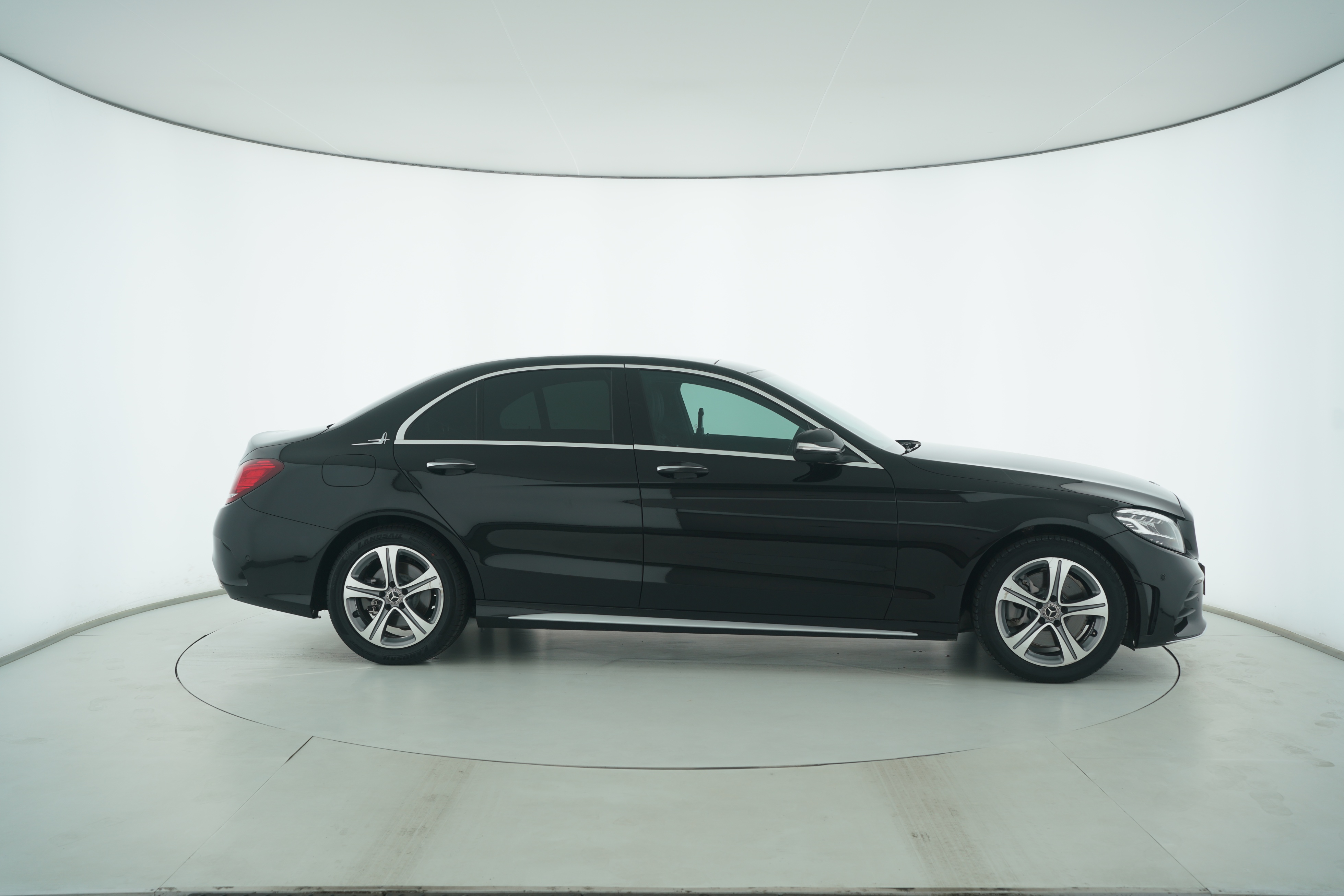 Mercedes Benz C-Class 2019 — фото 8