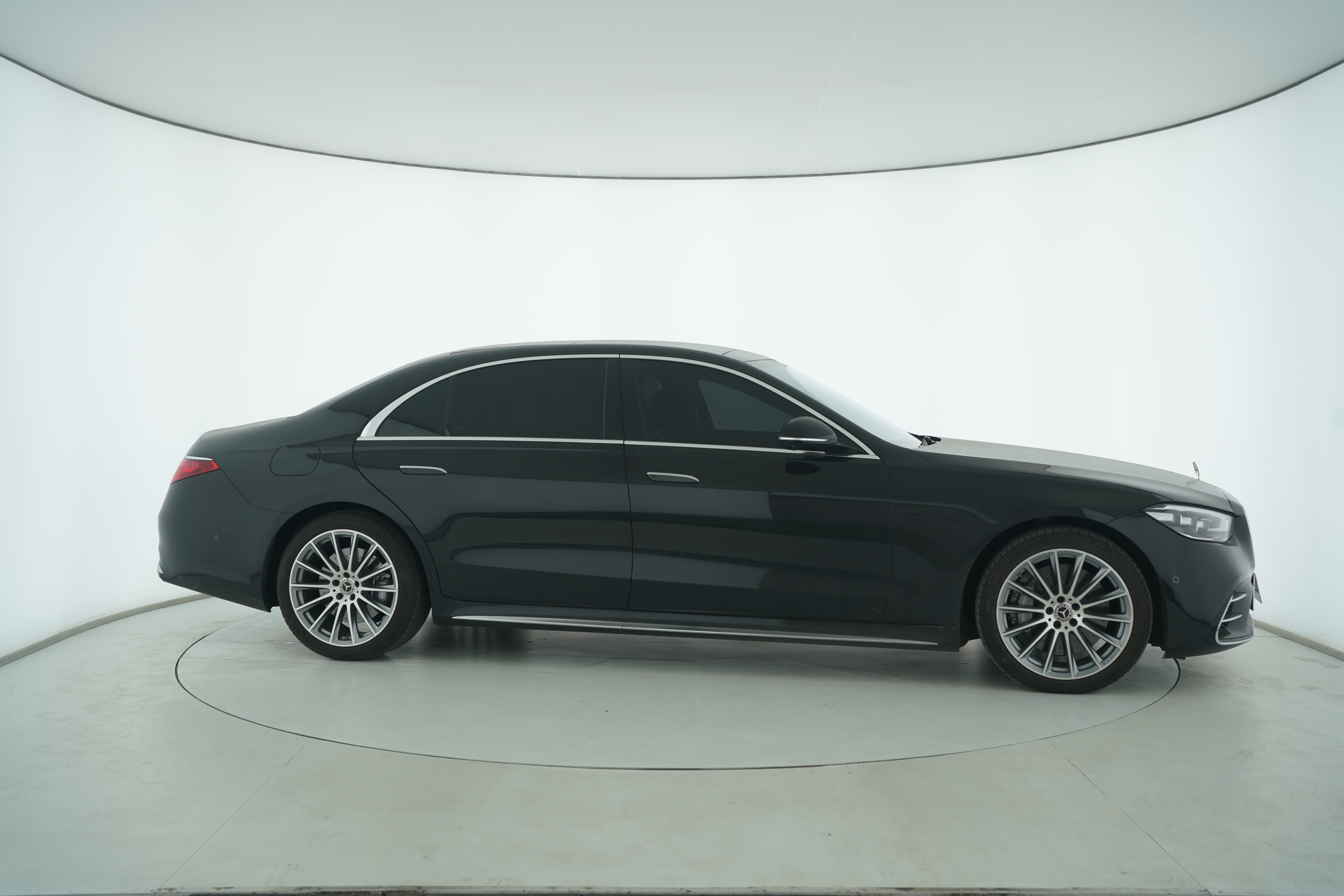 Mercedes Benz S-Class 2023 — фото 8