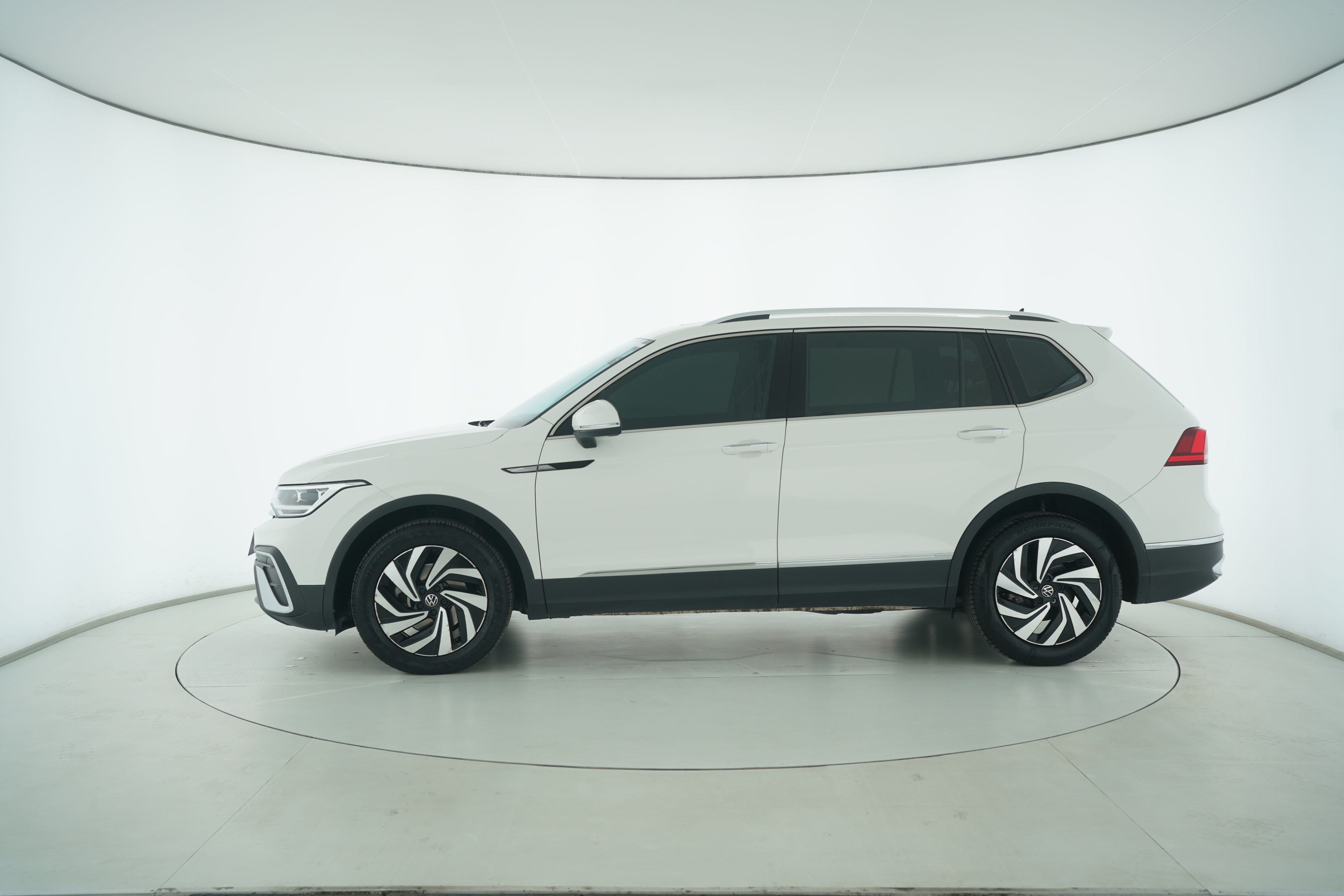 Volkswagen Tiguan L 2021 — фото 7