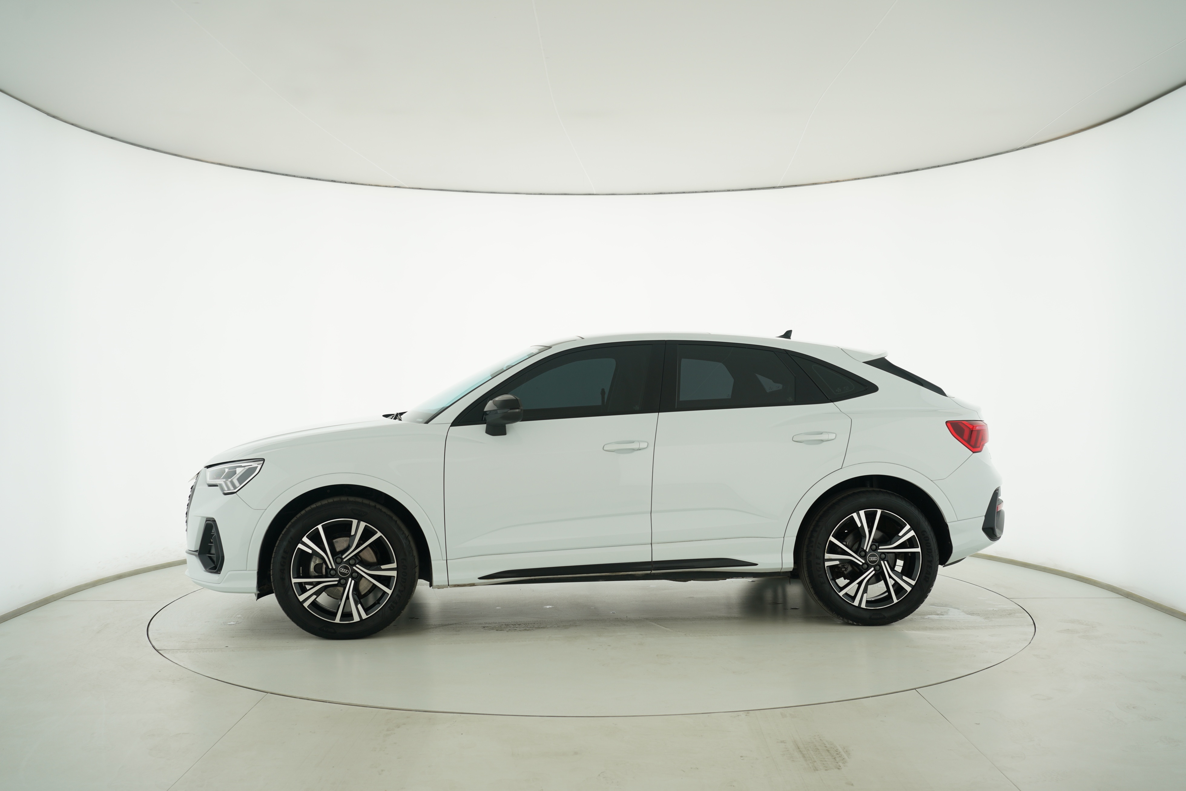 Audi Q3 Sportback 2021 — фото 7