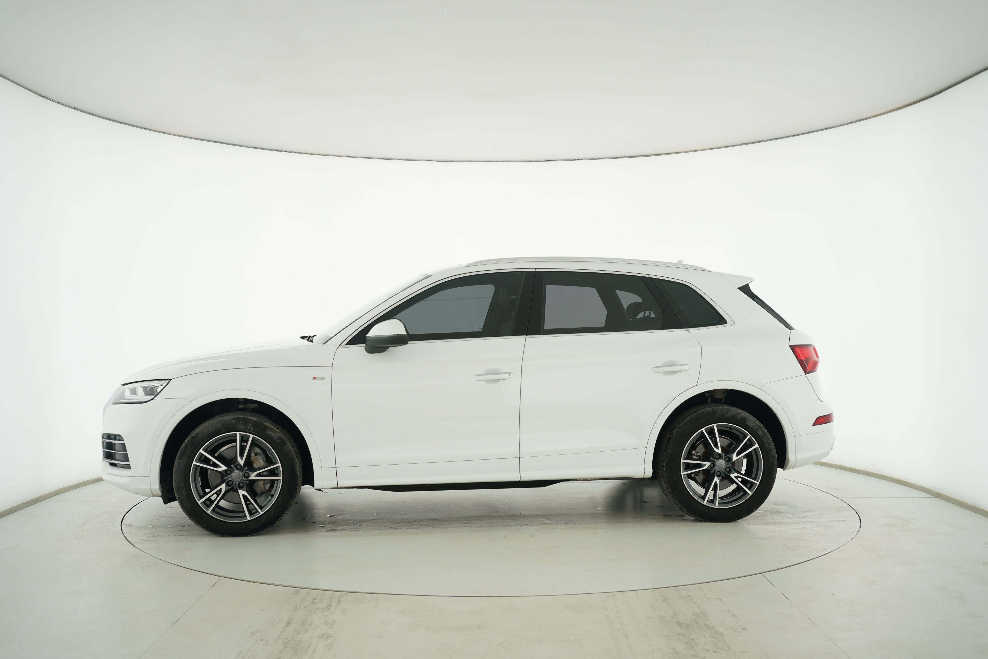 Audi Q5L 2018 — фото 7
