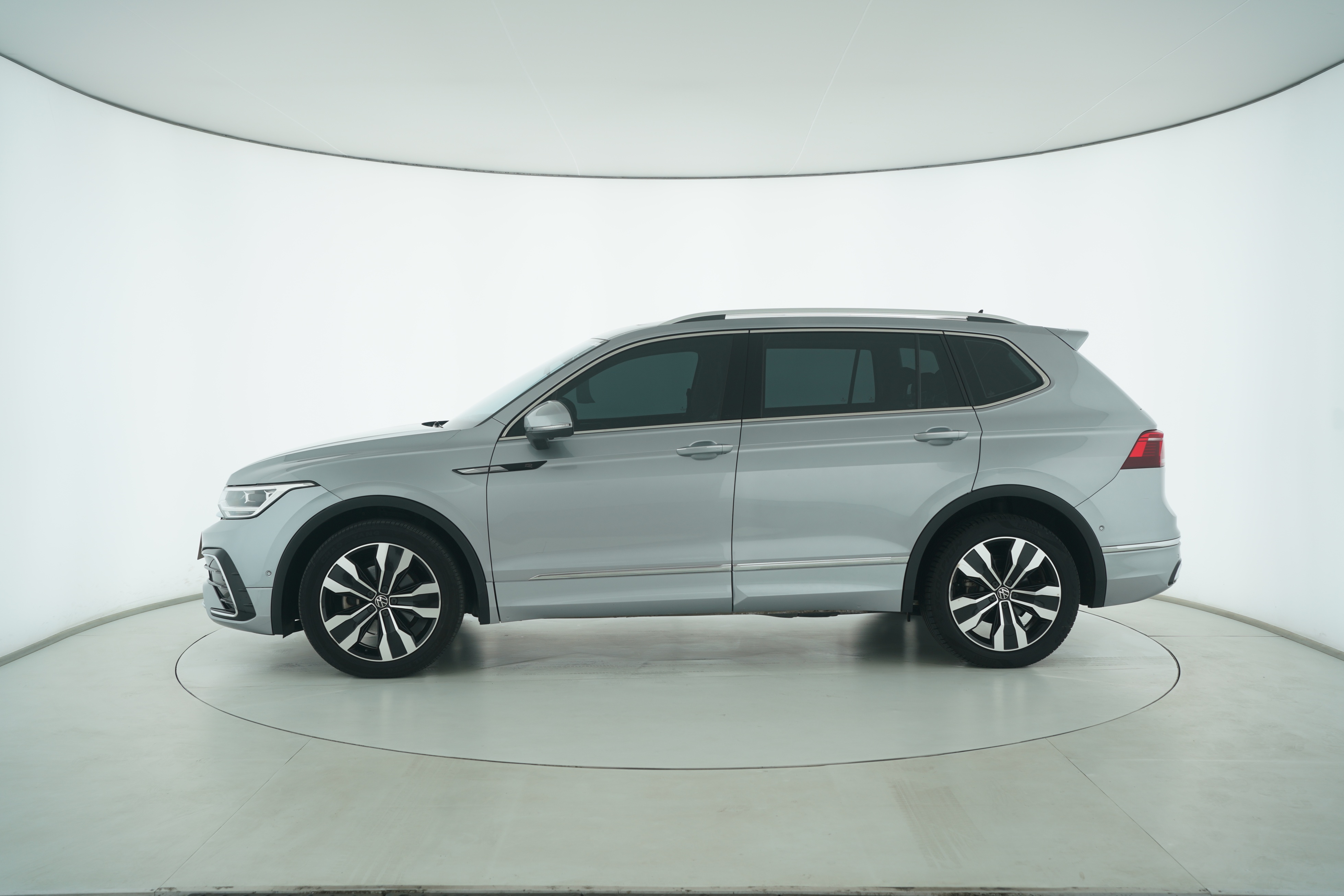 Volkswagen Tiguan L 2022 — фото 7