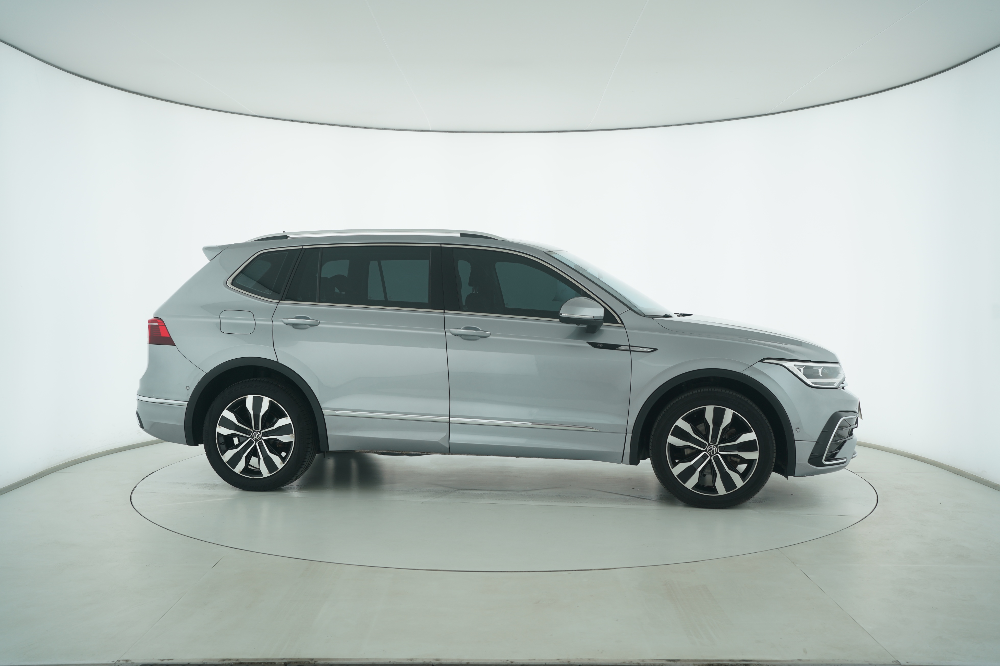 Volkswagen Tiguan L 2022 — фото 8