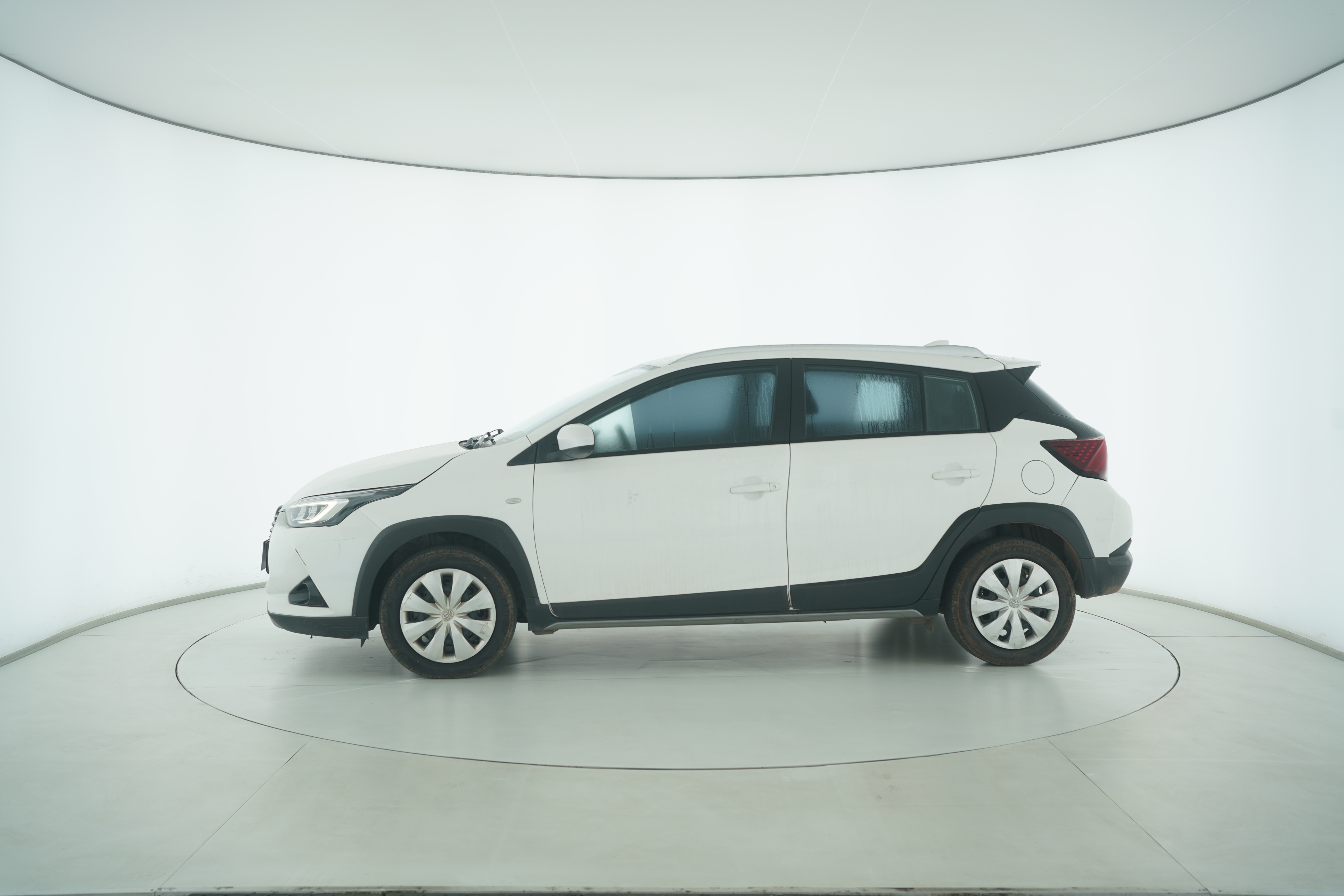 Toyota YARiS L 2022 — фото 7