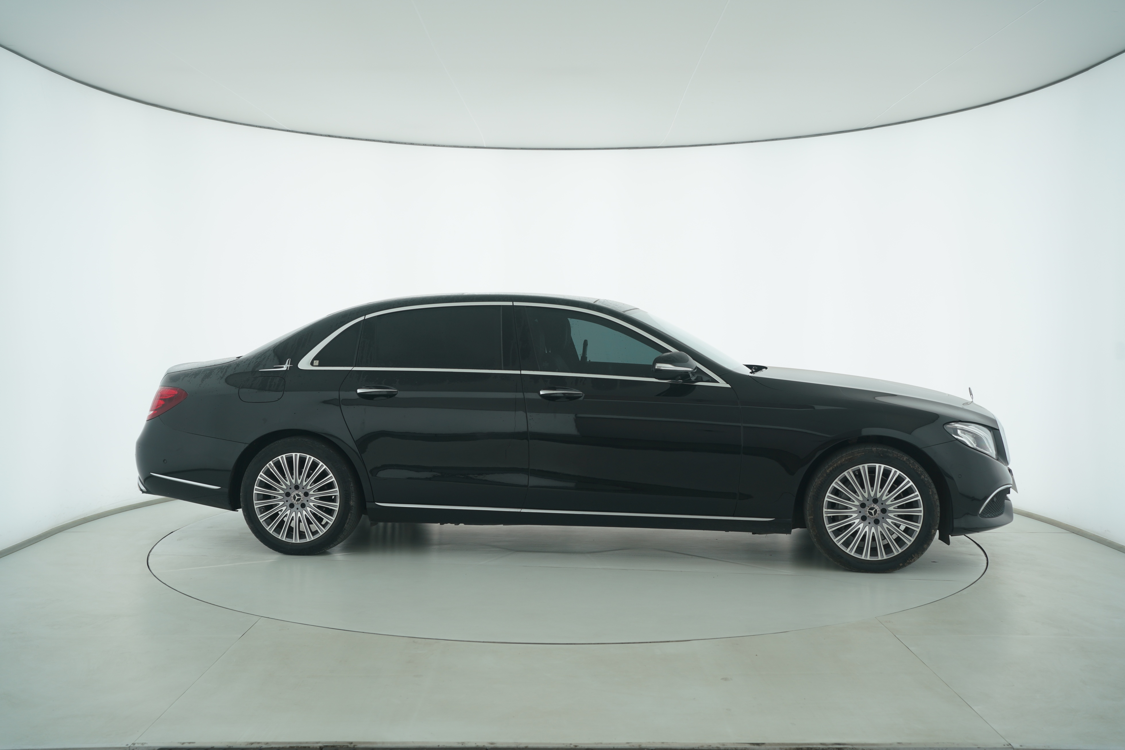 Mercedes Benz E-Class 2020 — фото 8