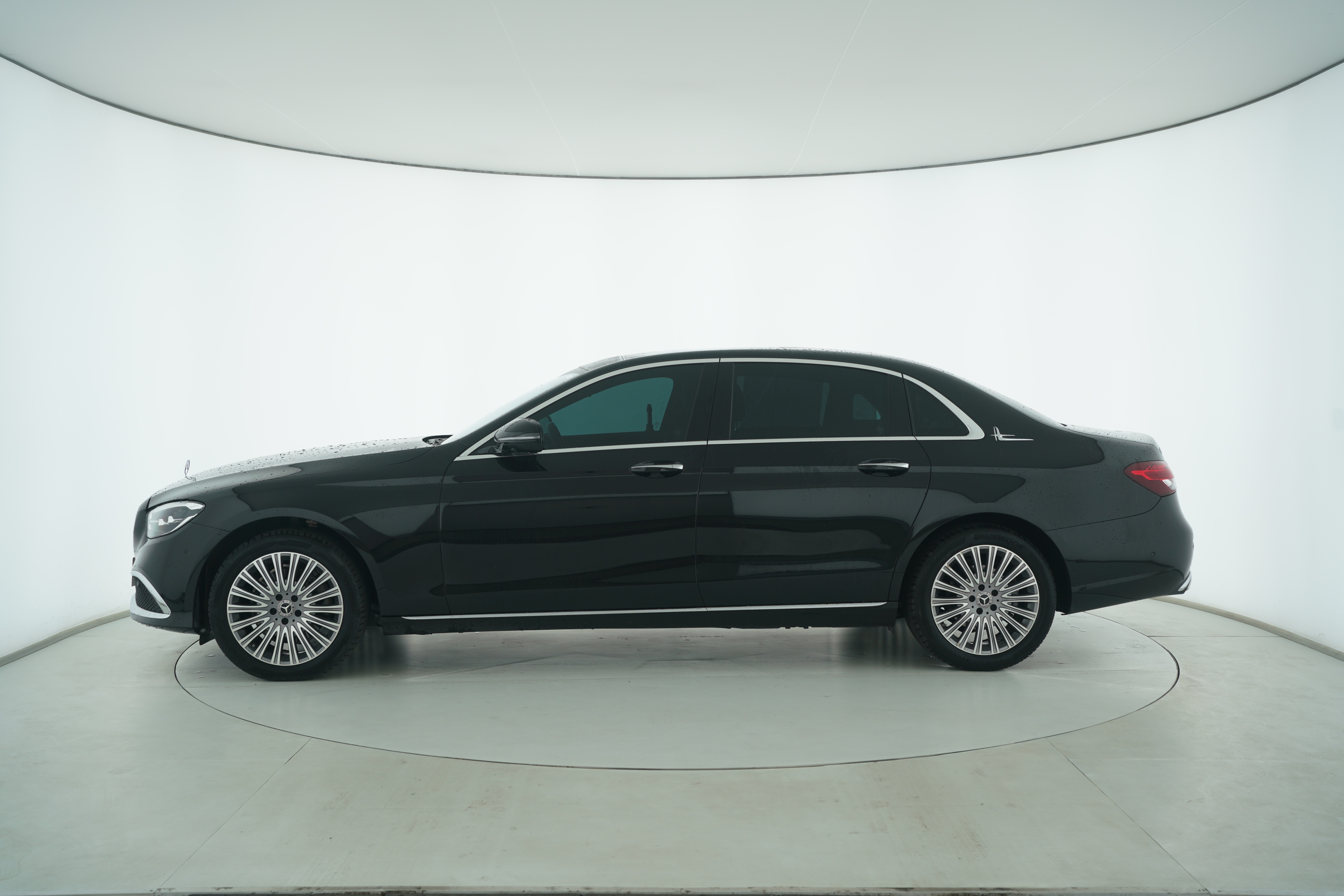 Mercedes Benz E-Class 2023 — фото 7