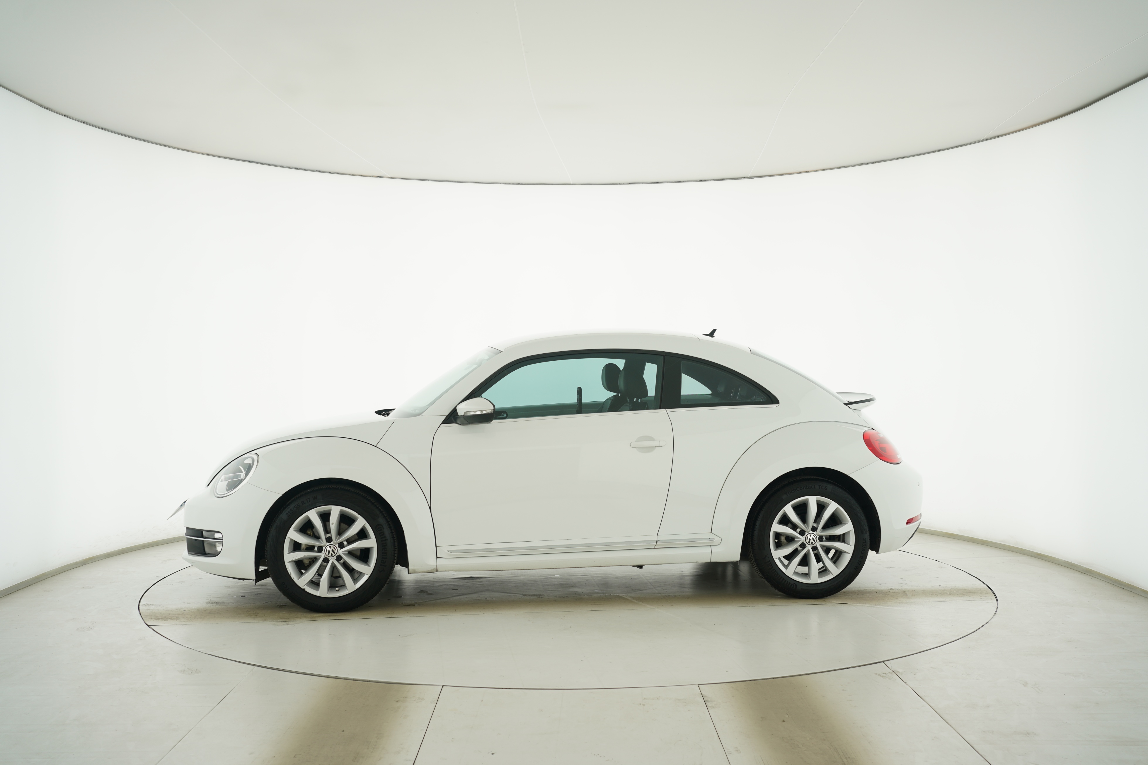 Volkswagen Beetle 2015 — фото 7