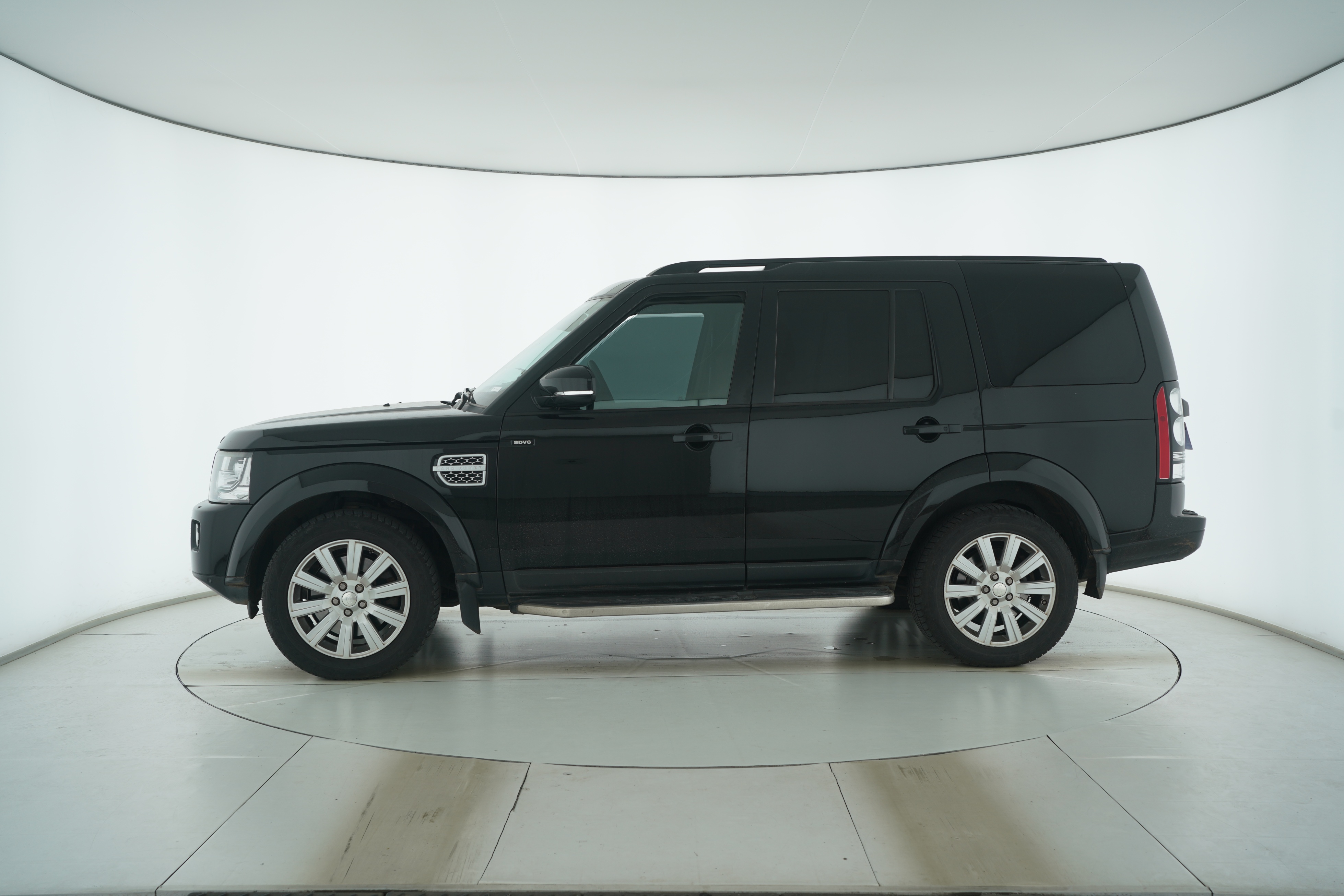 Land Rover Discovery 2015 — фото 7