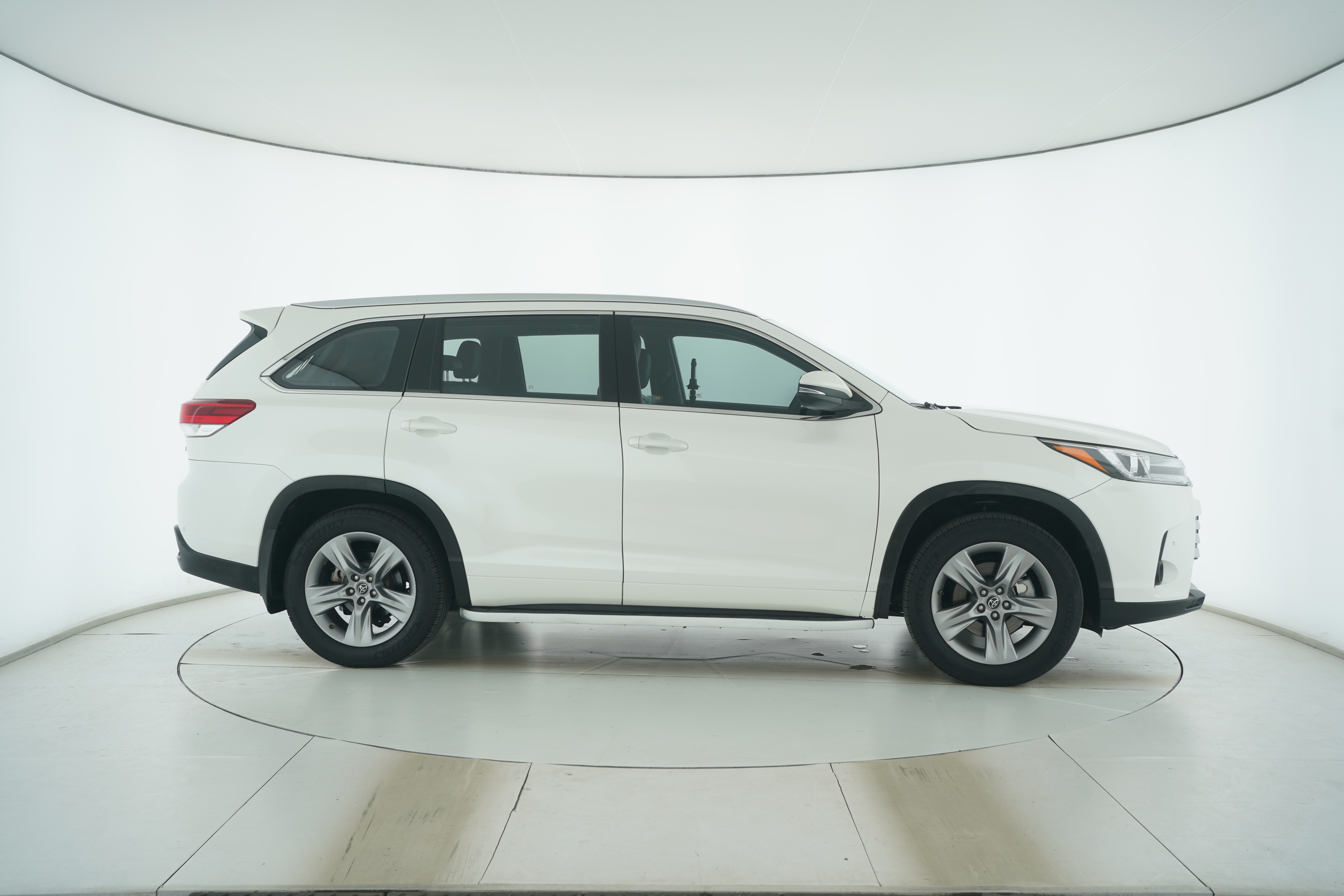 Toyota Highlander 2018 — фото 8