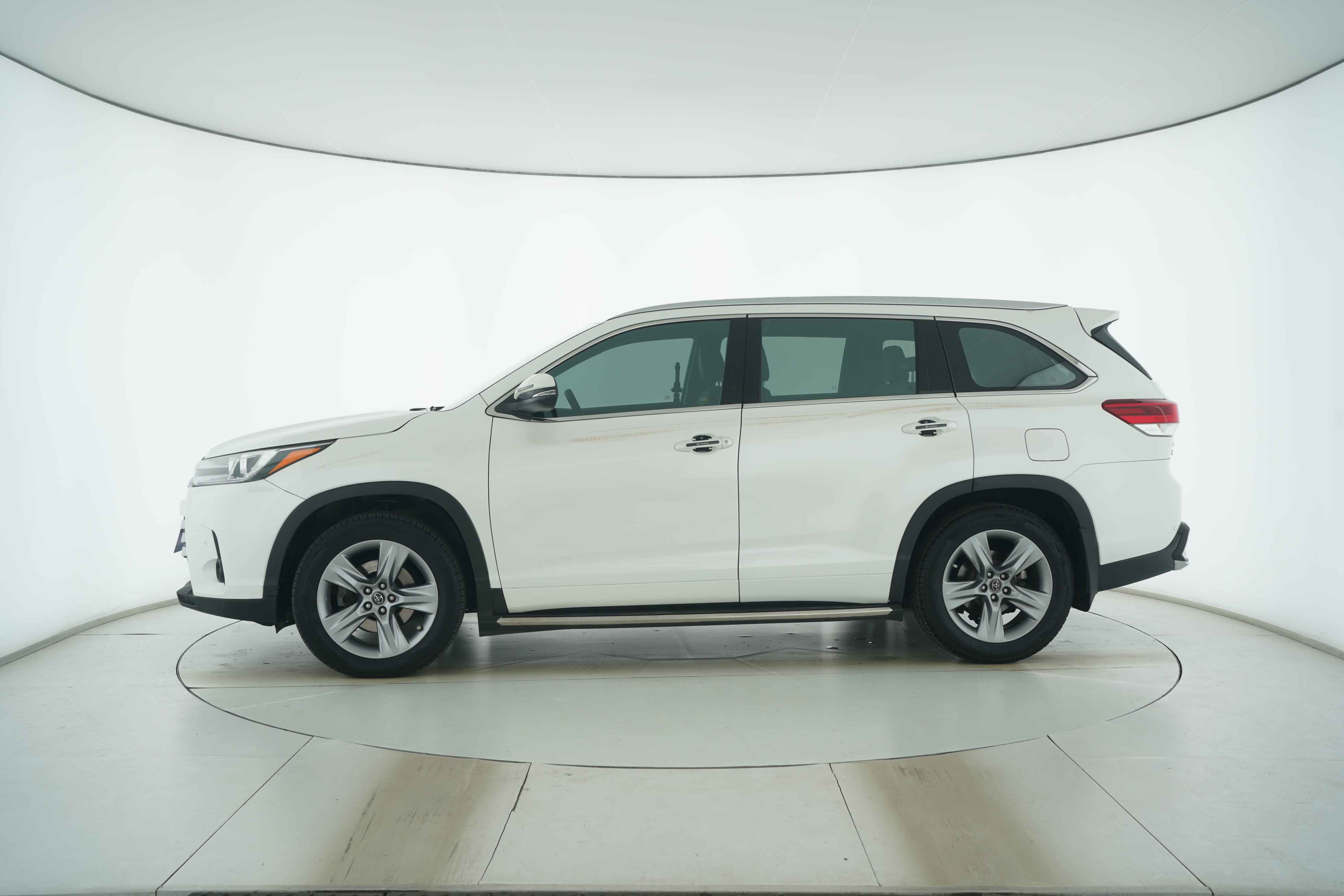 Toyota Highlander 2018 — фото 7
