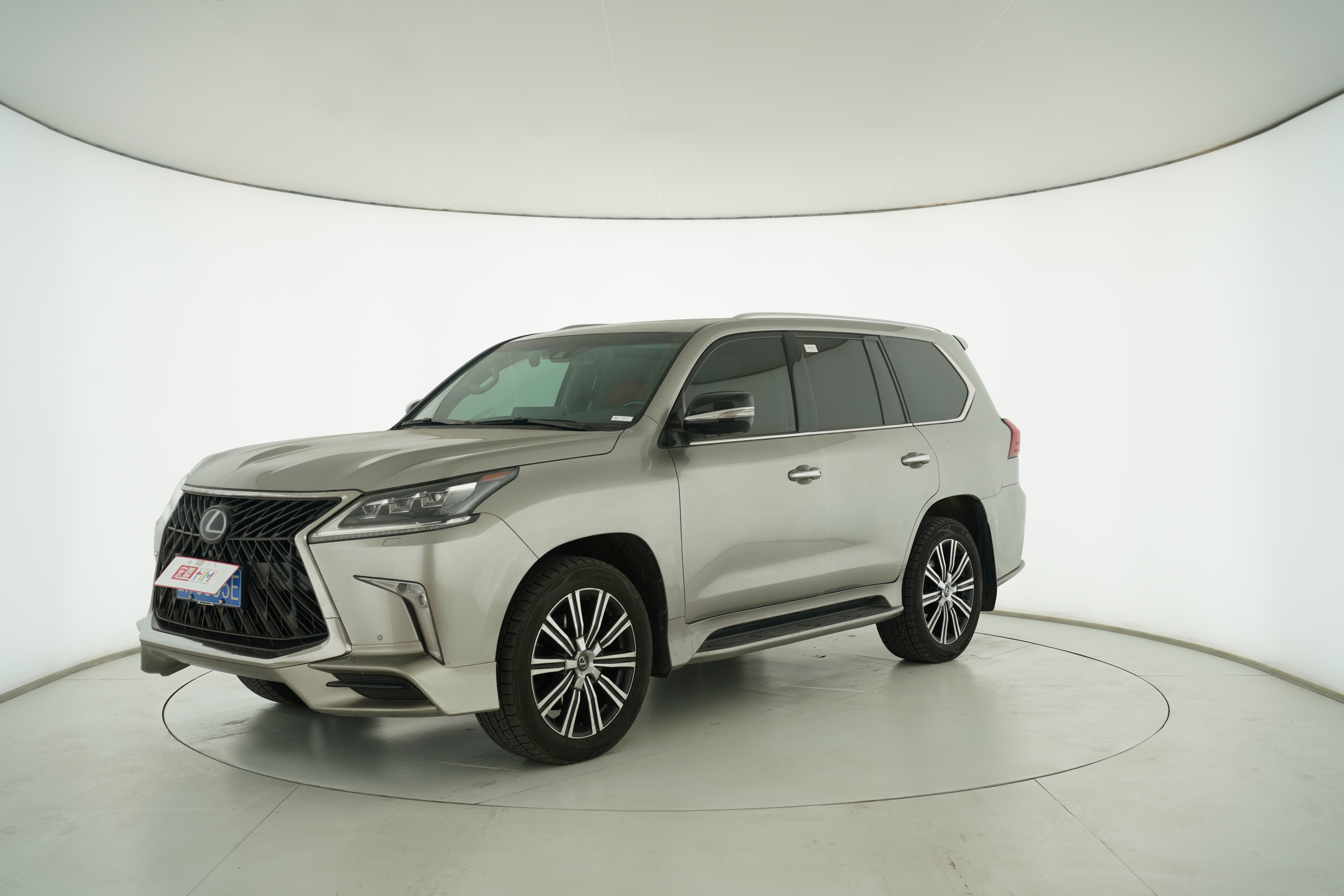 Lexus LX 2019 — фото 1