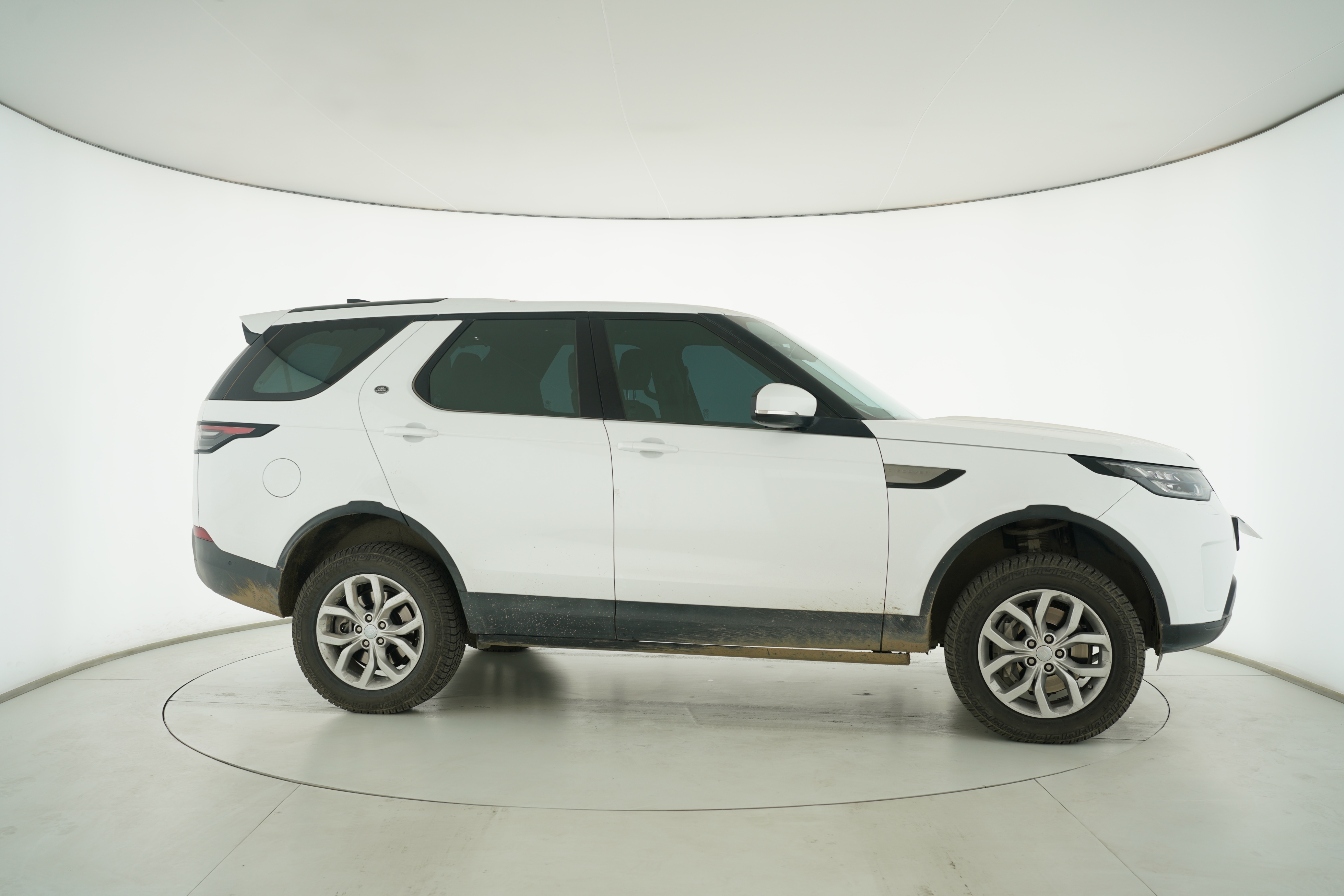 Land Rover Discovery 2022 — фото 8