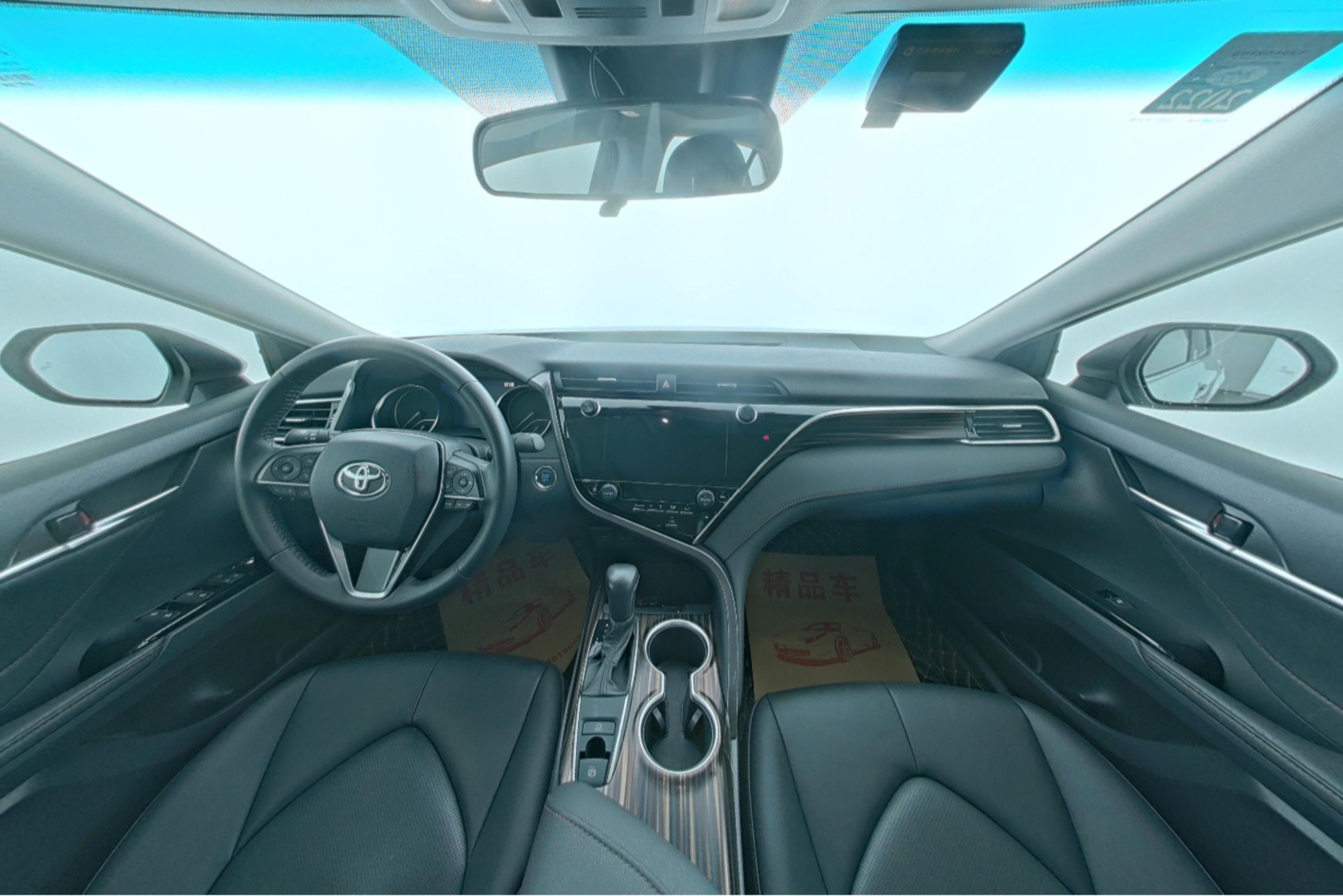 Toyota Camry 2019 — фото 9