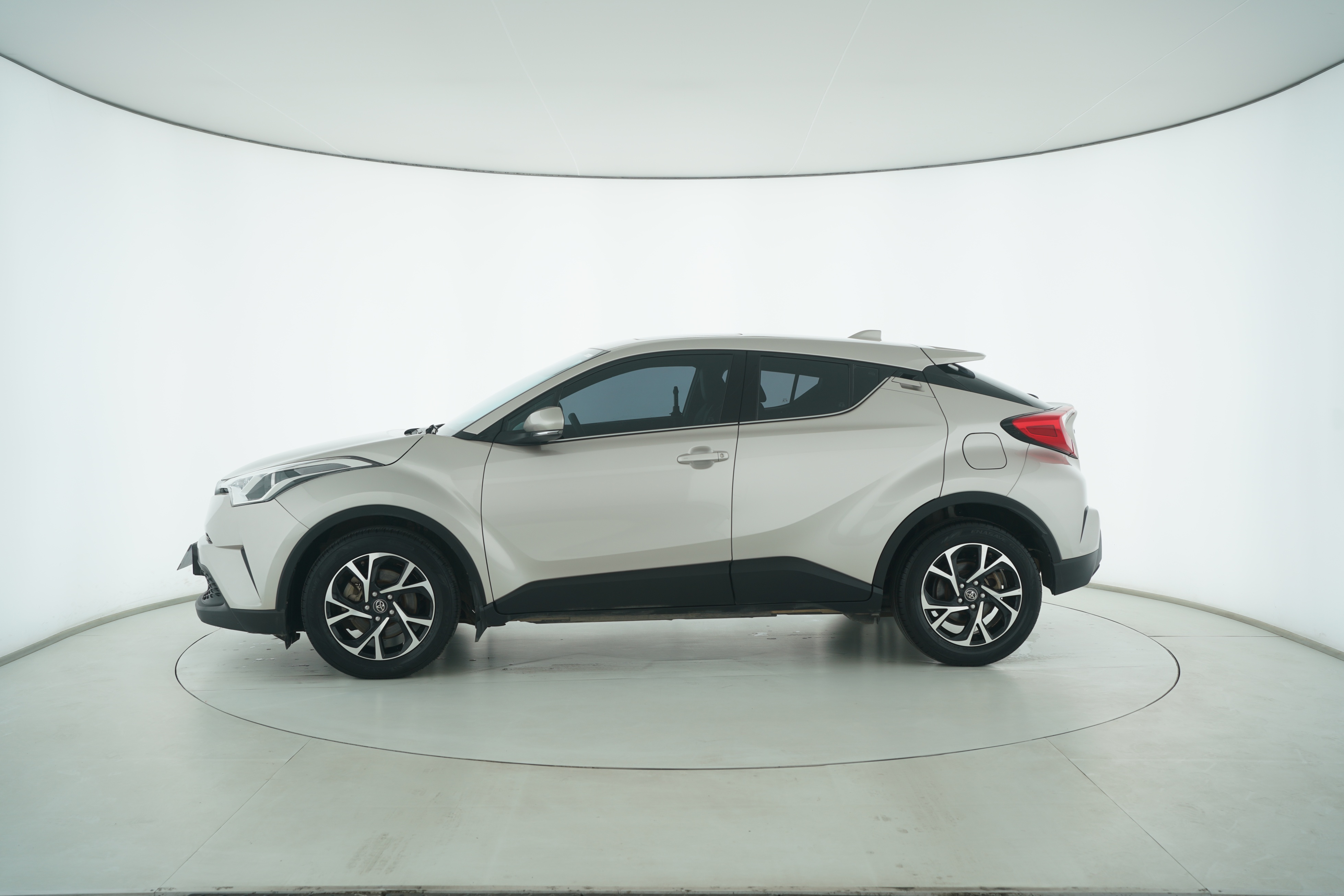 Toyota C-HR 2020 — фото 7