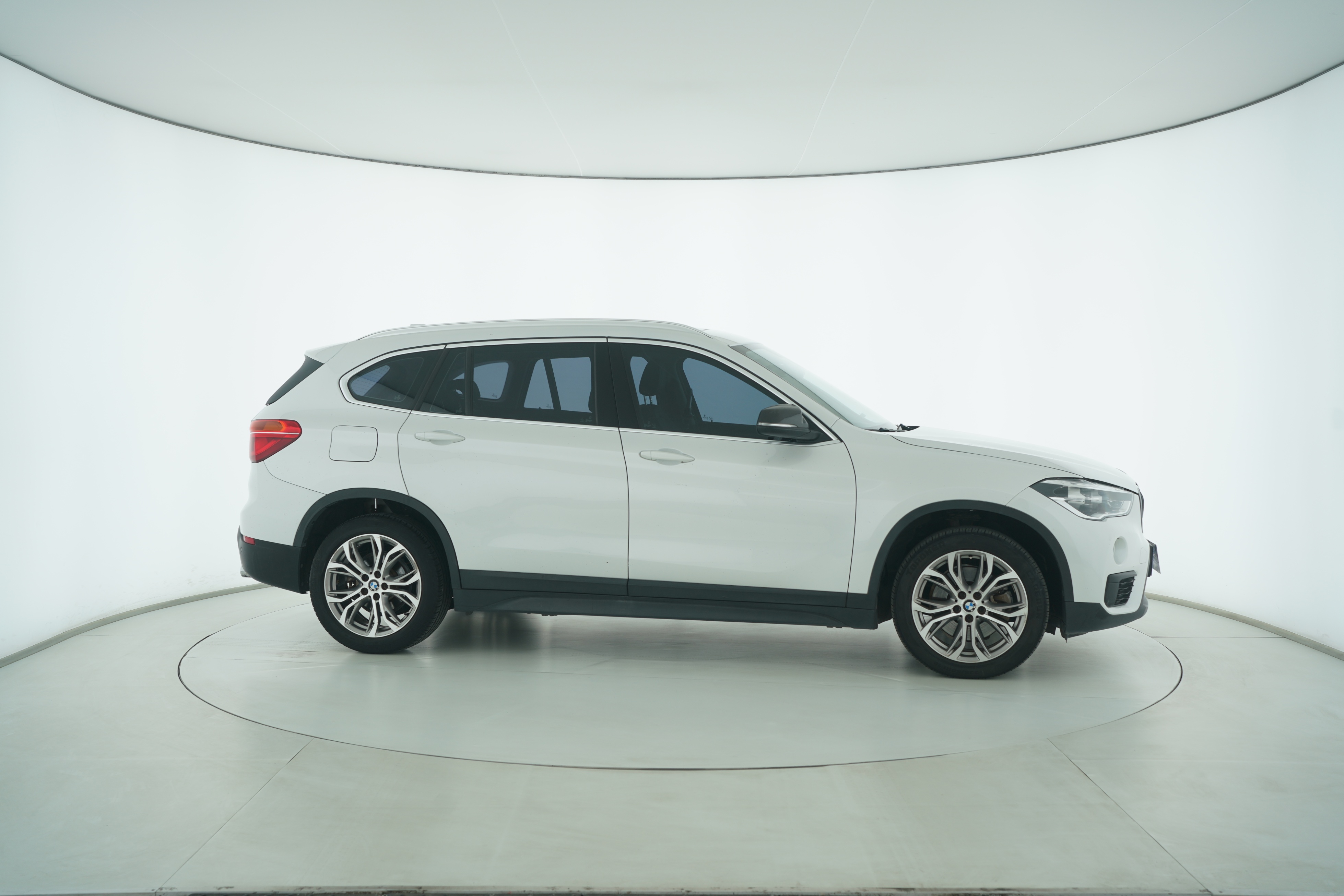 BMW X1 2019 — фото 8