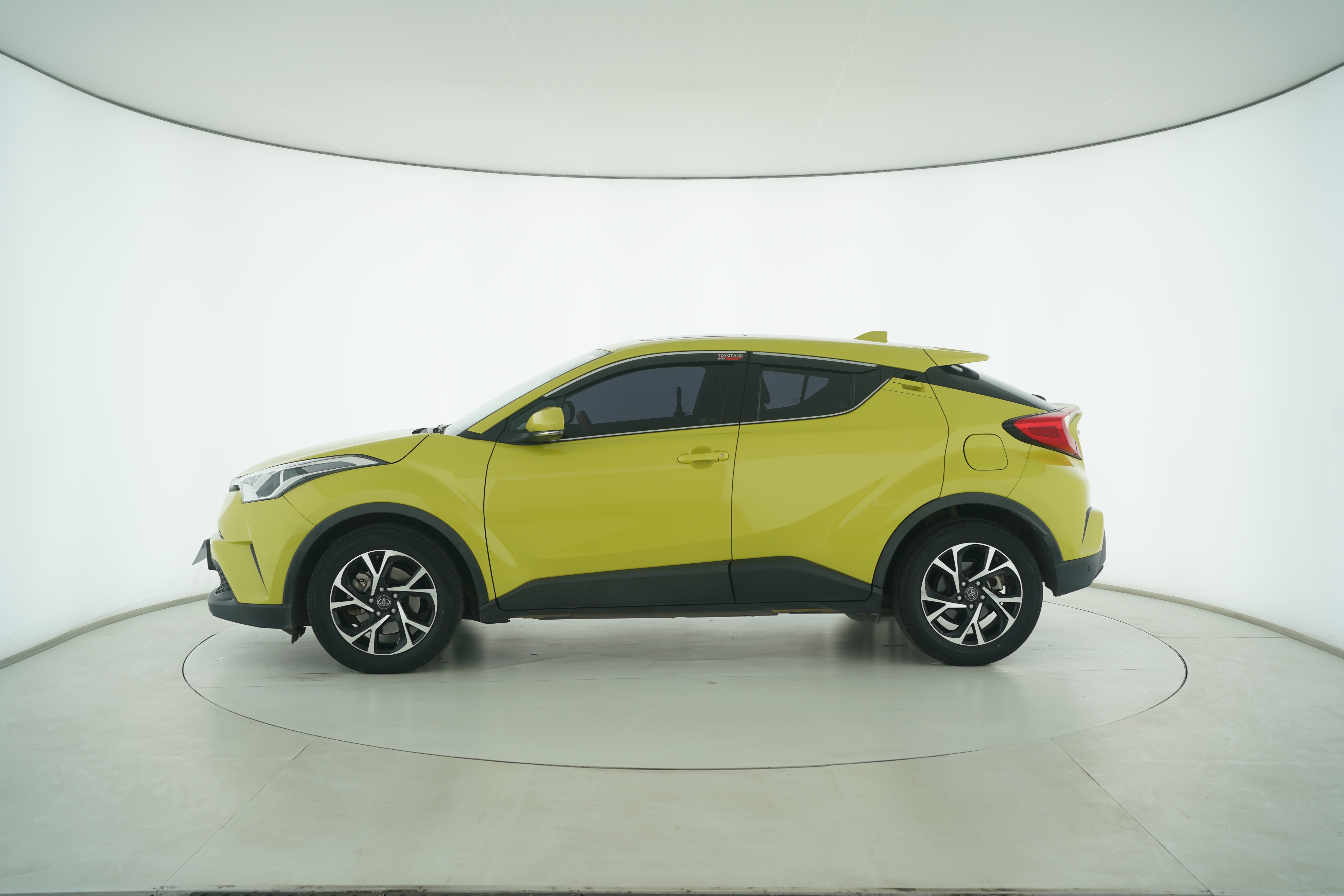 Toyota C-HR 2020 — фото 7