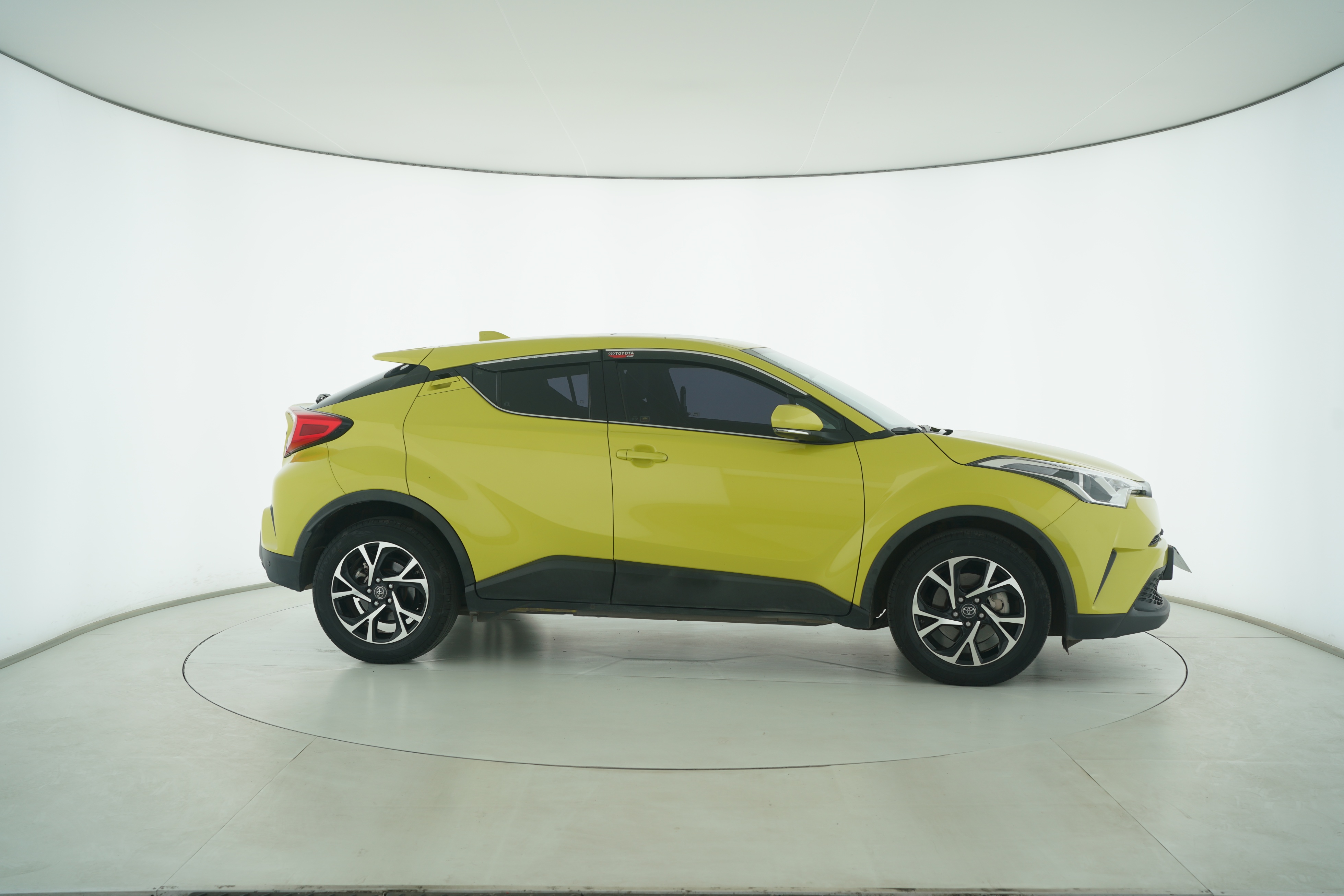 Toyota C-HR 2020 — фото 8