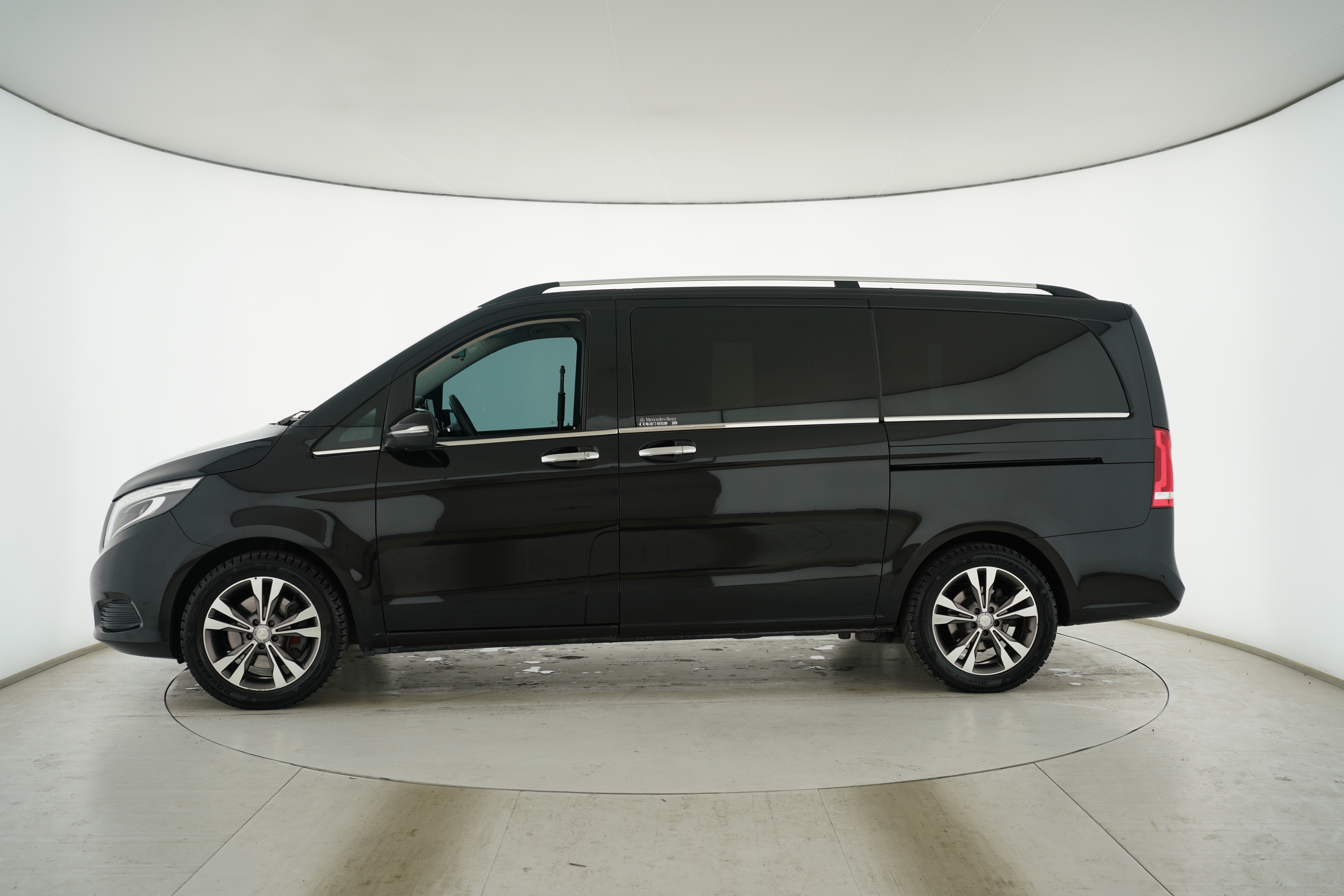 Mercedes Benz V-Class 2017 — фото 7