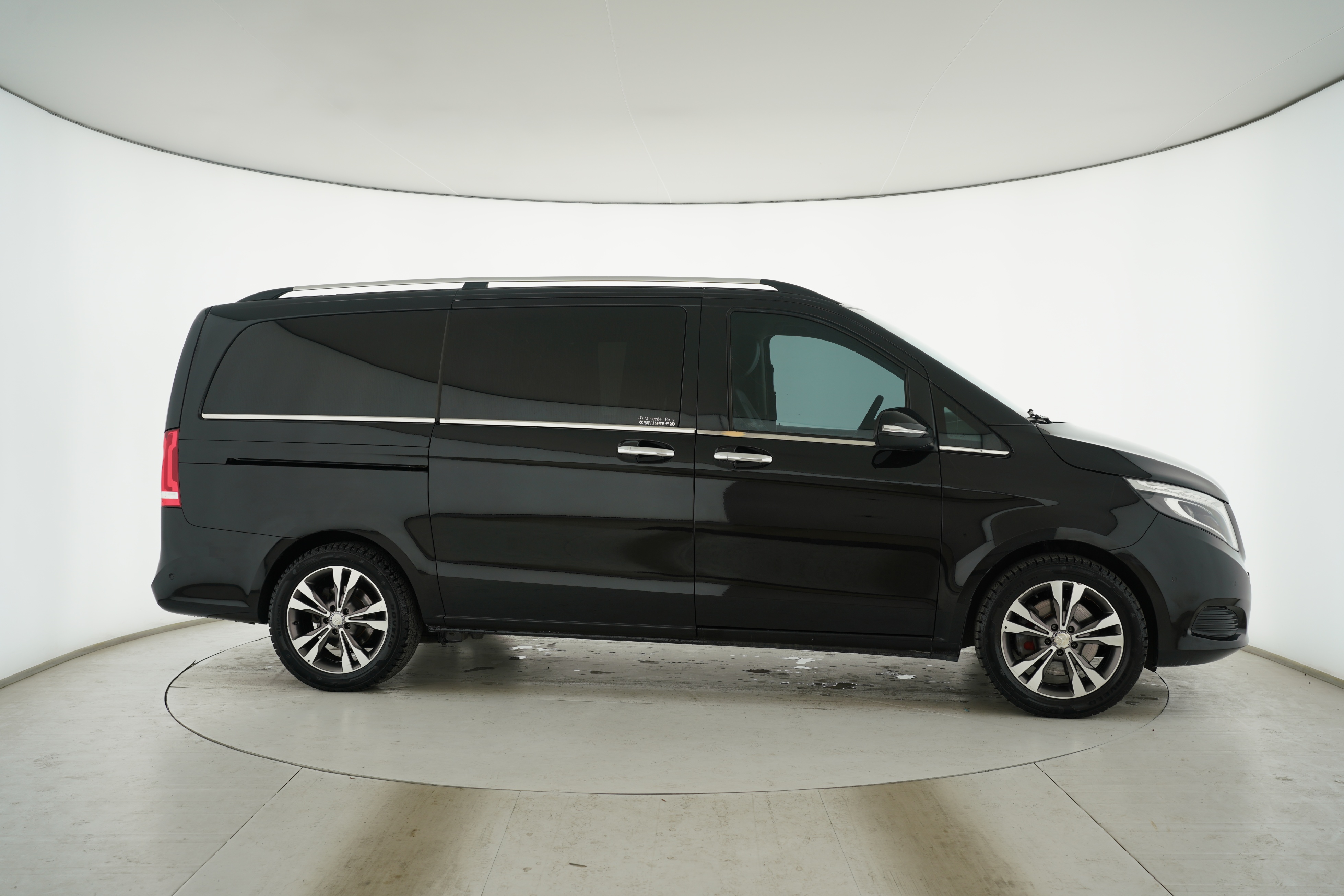 Mercedes Benz V-Class 2017 — фото 8