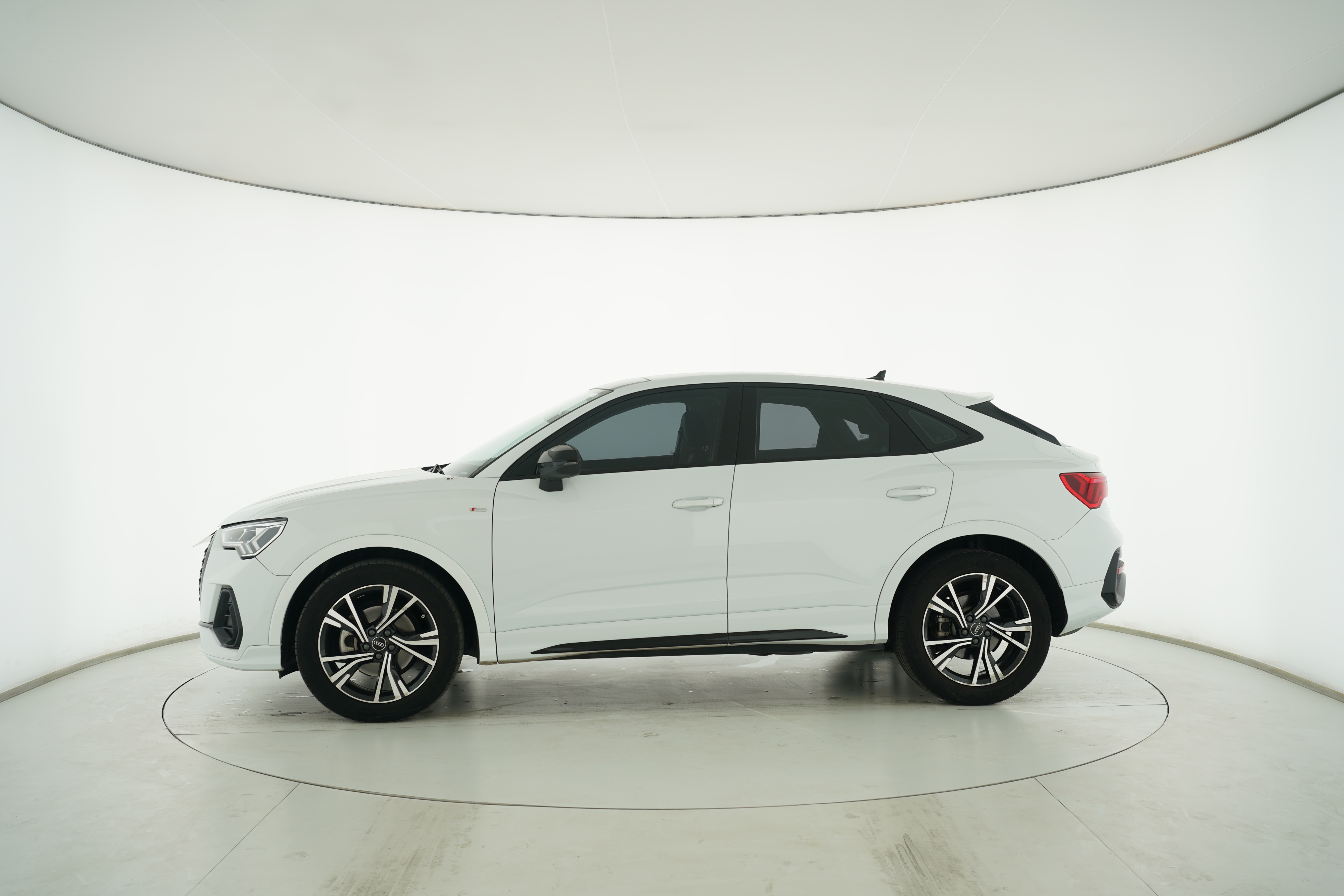 Audi Q3 Sportback 2022 — фото 7