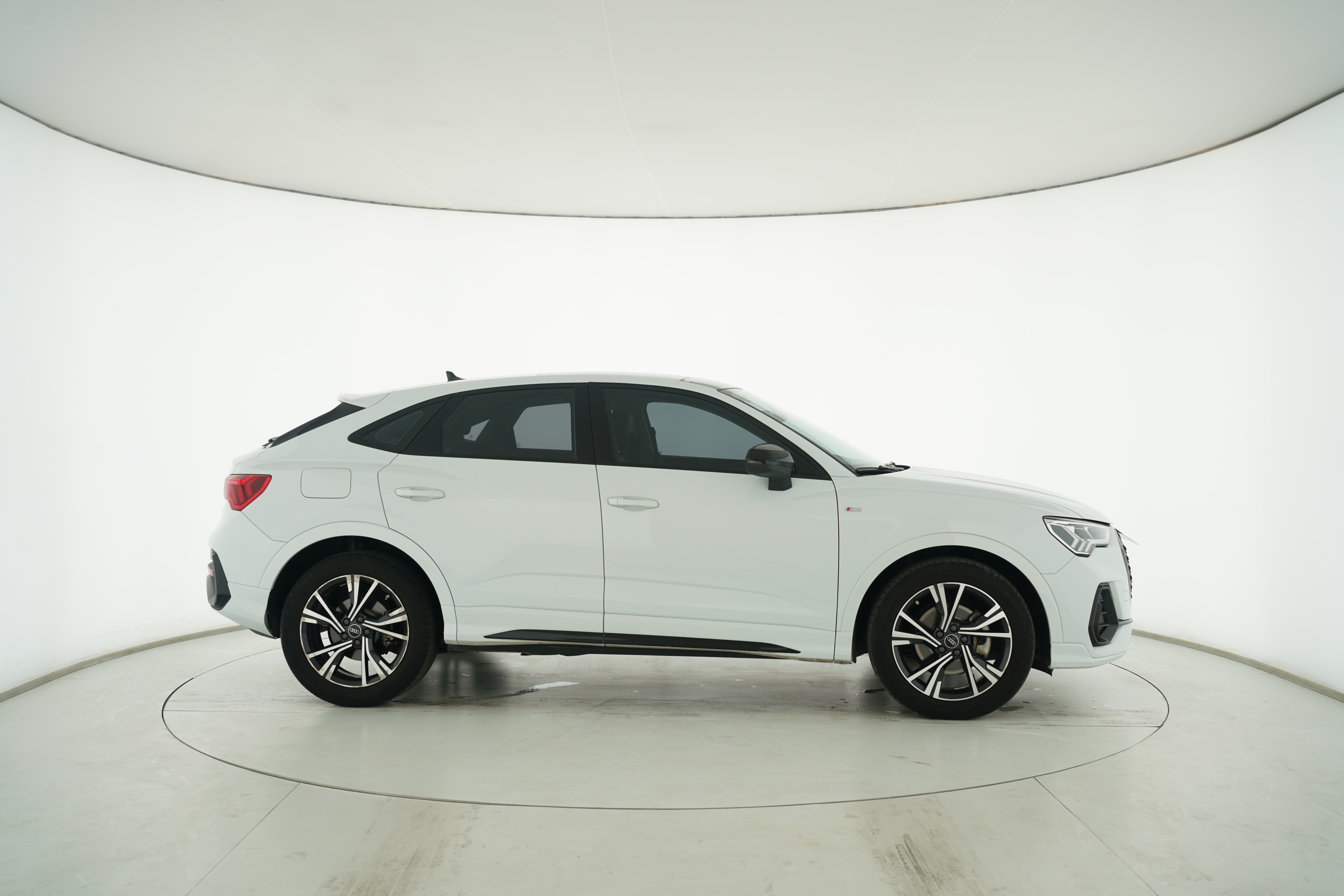 Audi Q3 Sportback 2022 — фото 8