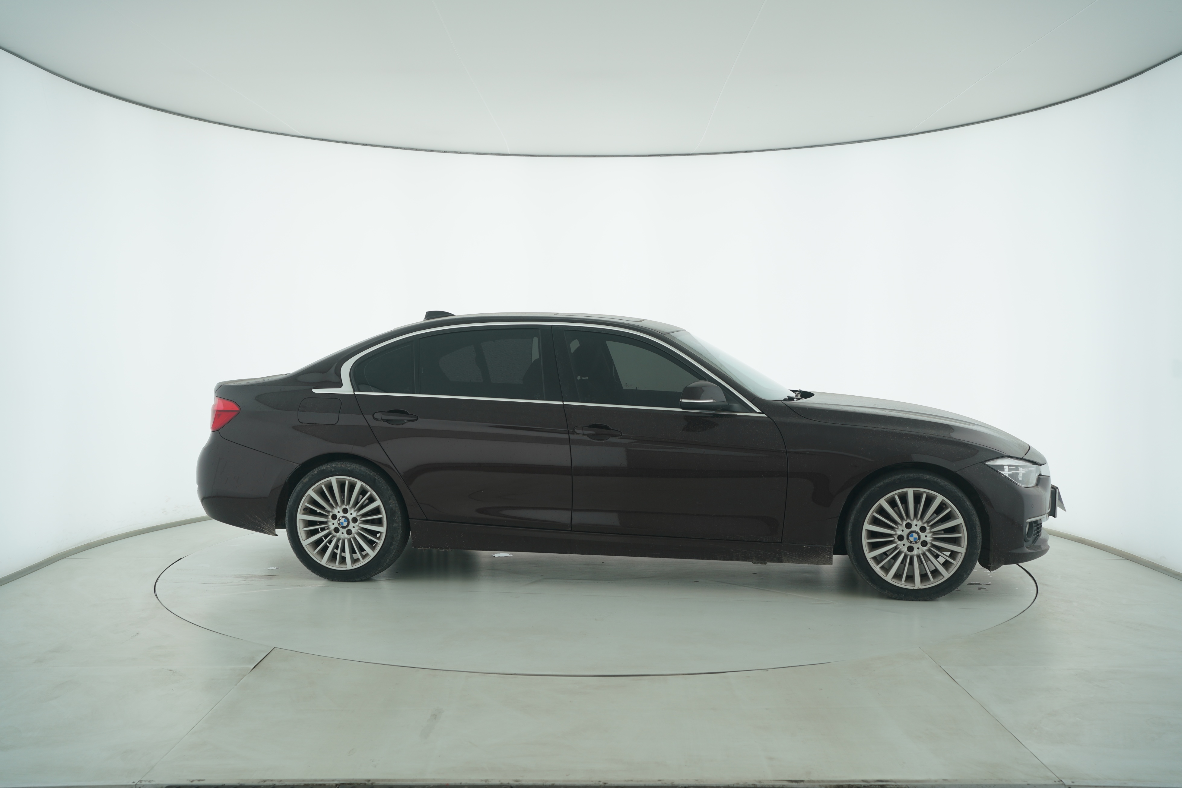 BMW 3 Series 2018 — фото 8