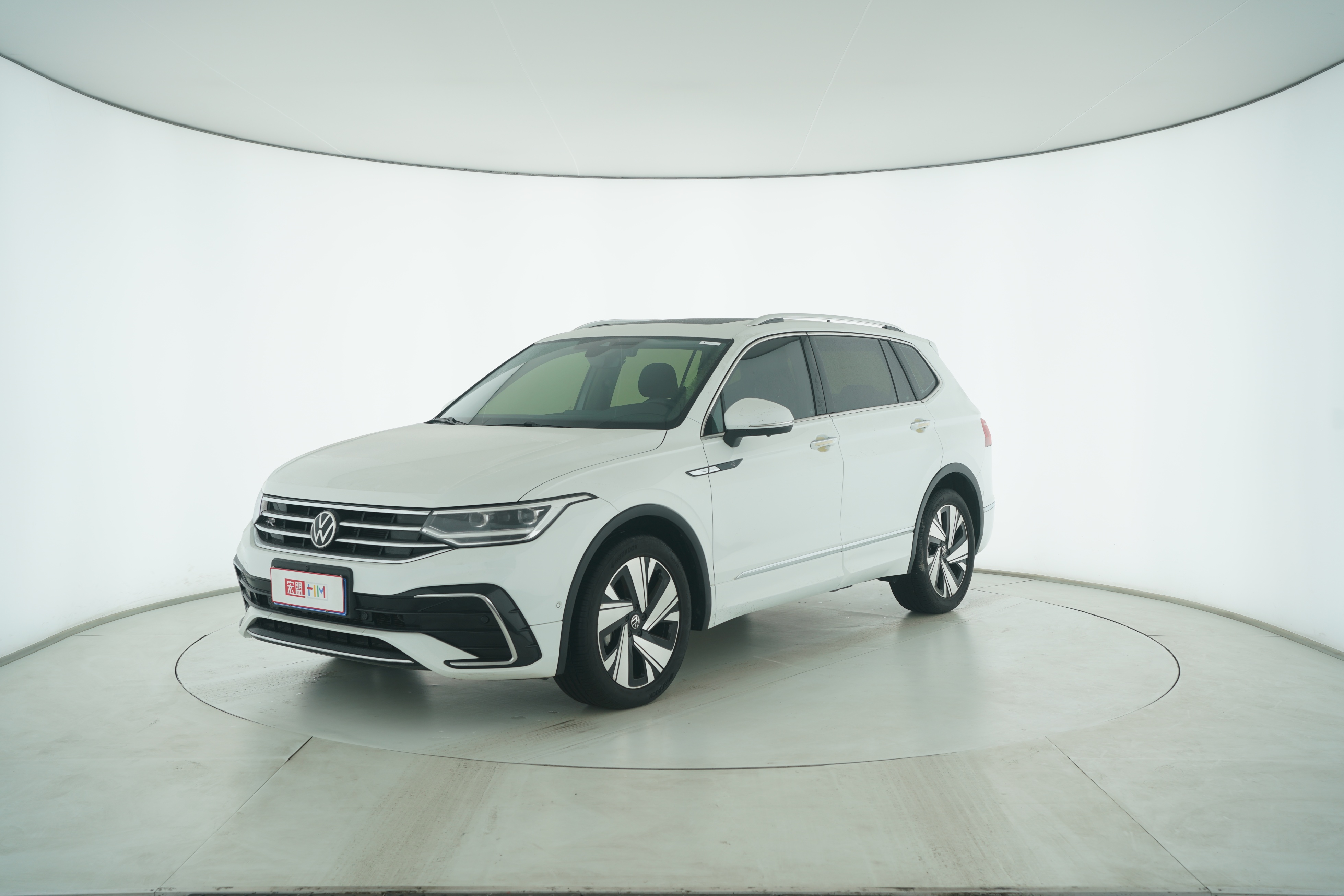 Volkswagen Tiguan L 2022 — фото 1