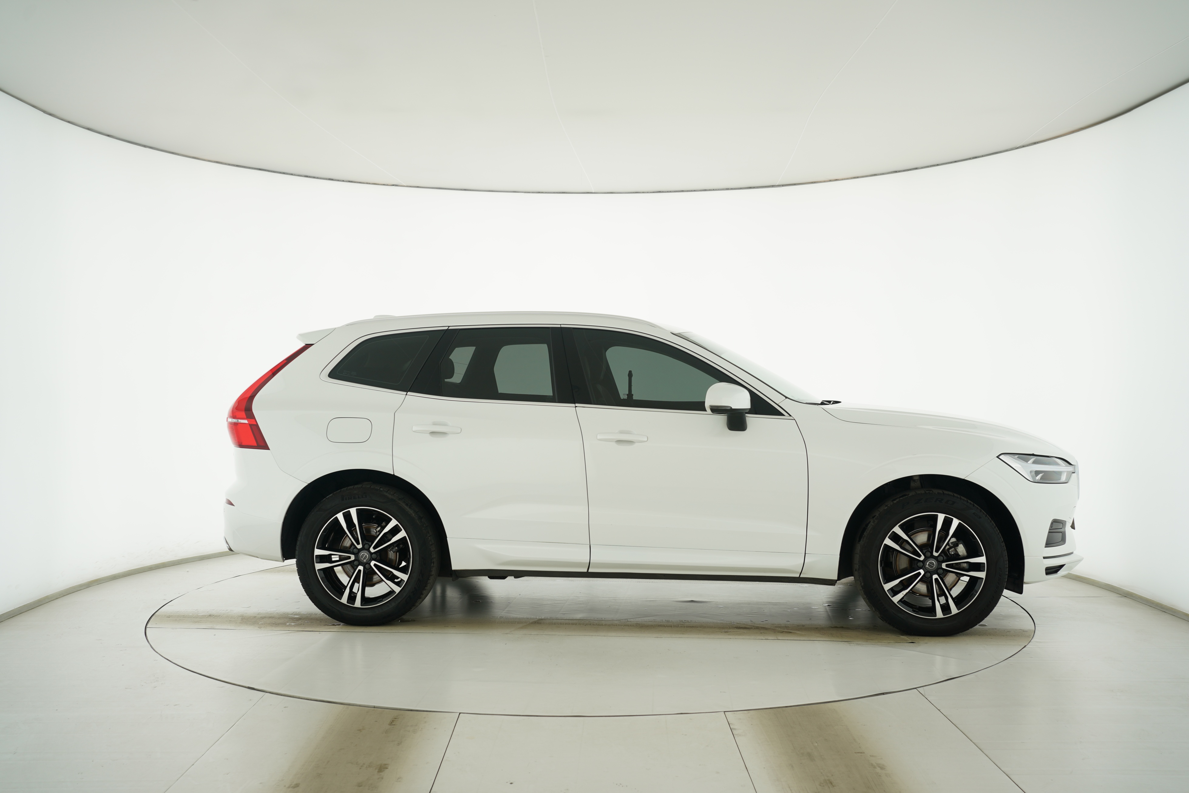 VOLVO XC60 2019 — фото 8