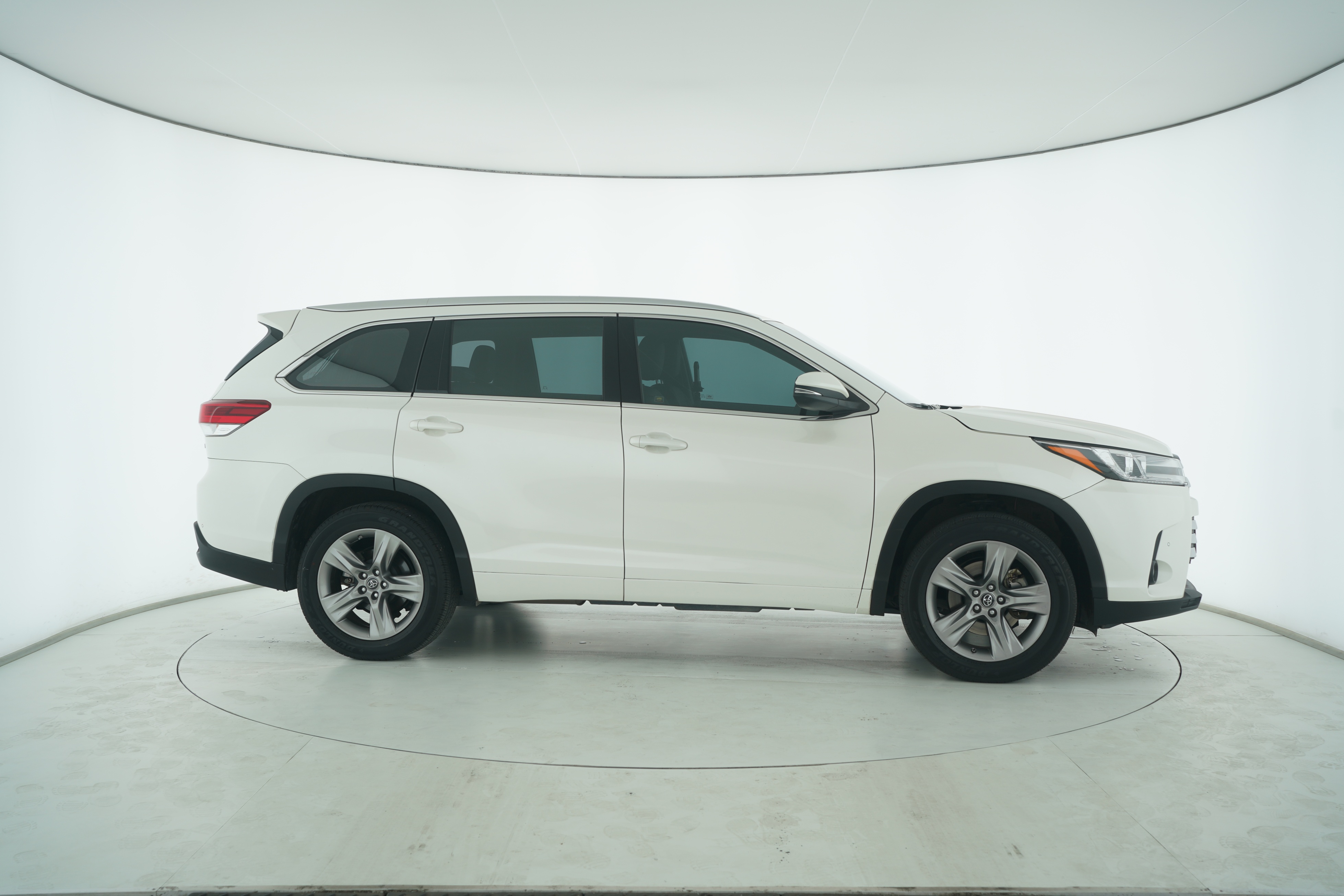 Toyota Highlander 2018 — фото 8