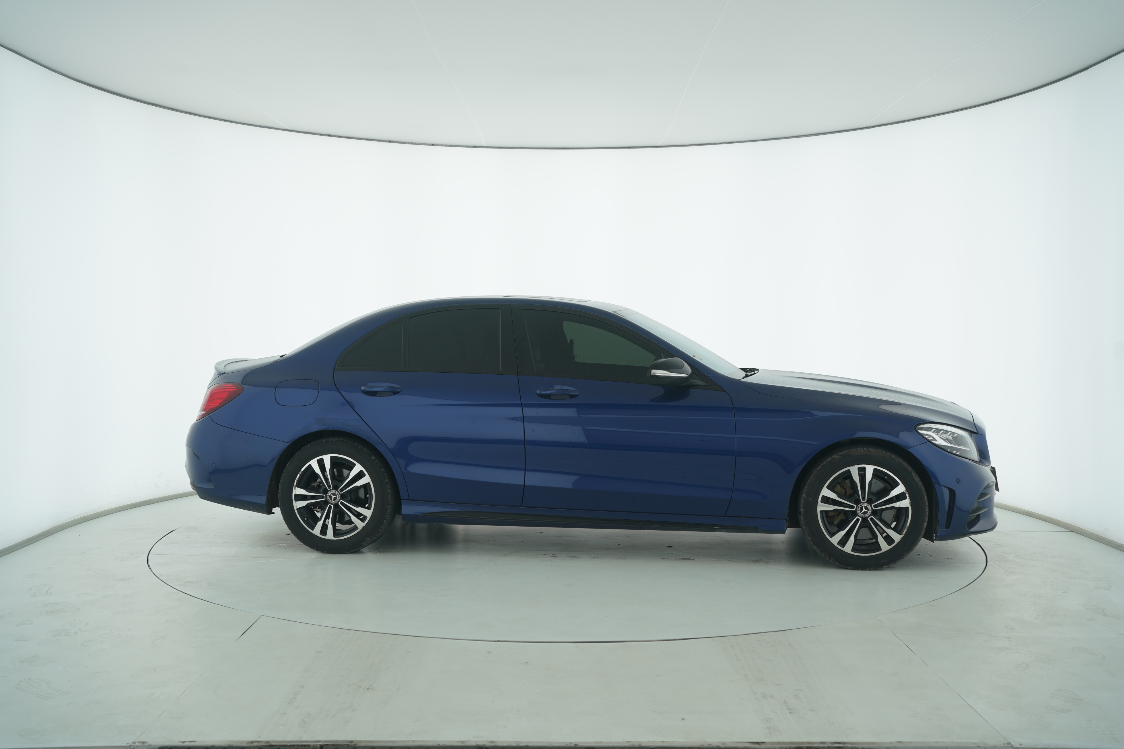 Mercedes Benz C-Class 2019 — фото 8