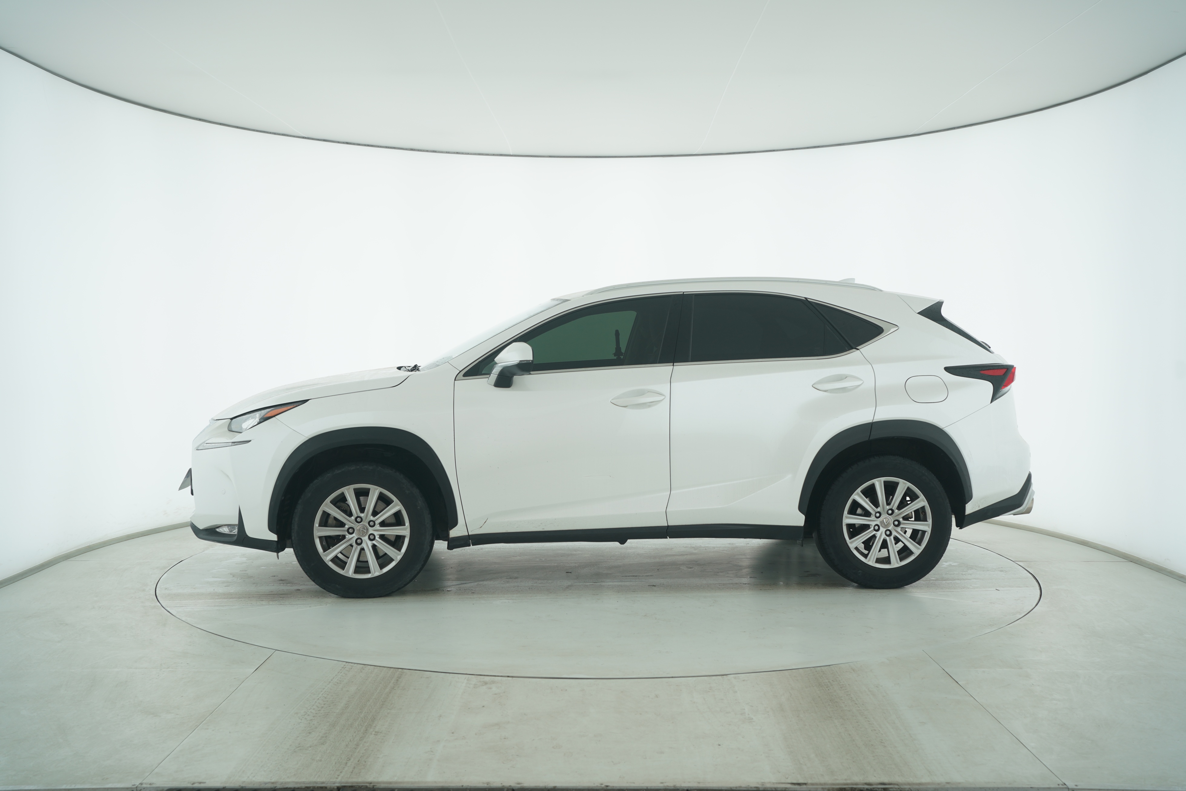 Lexus NX 2016 — фото 7