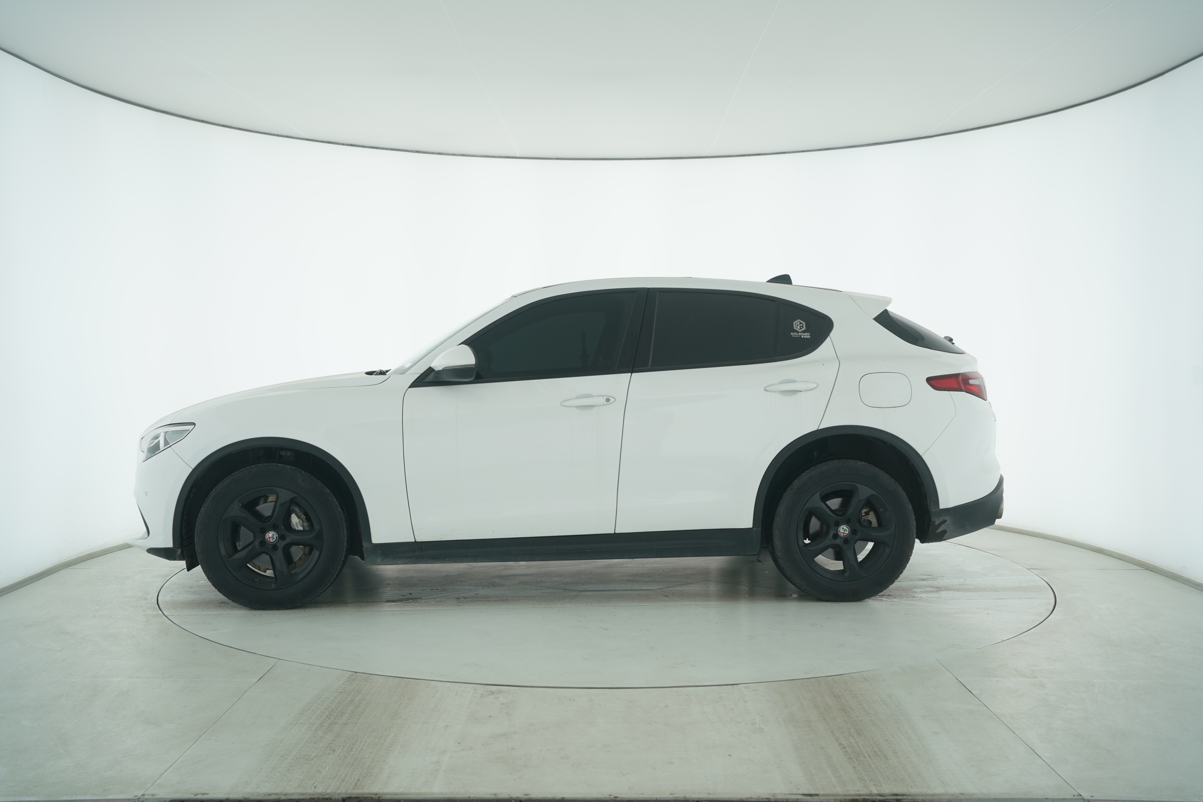 Alfa Romeo Stelvio Stanvio 2023 — фото 7