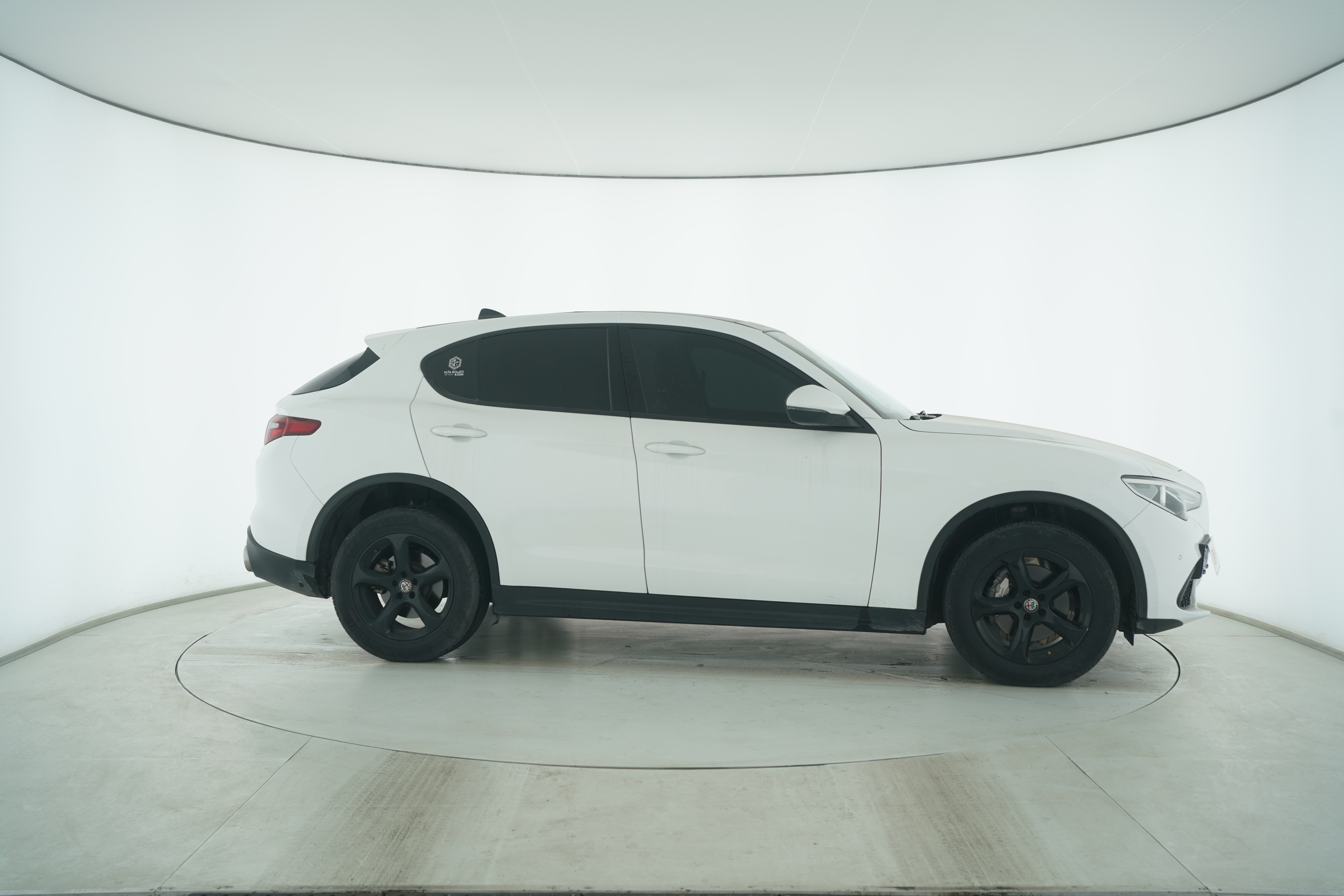 Alfa Romeo Stelvio Stanvio 2023 — фото 8