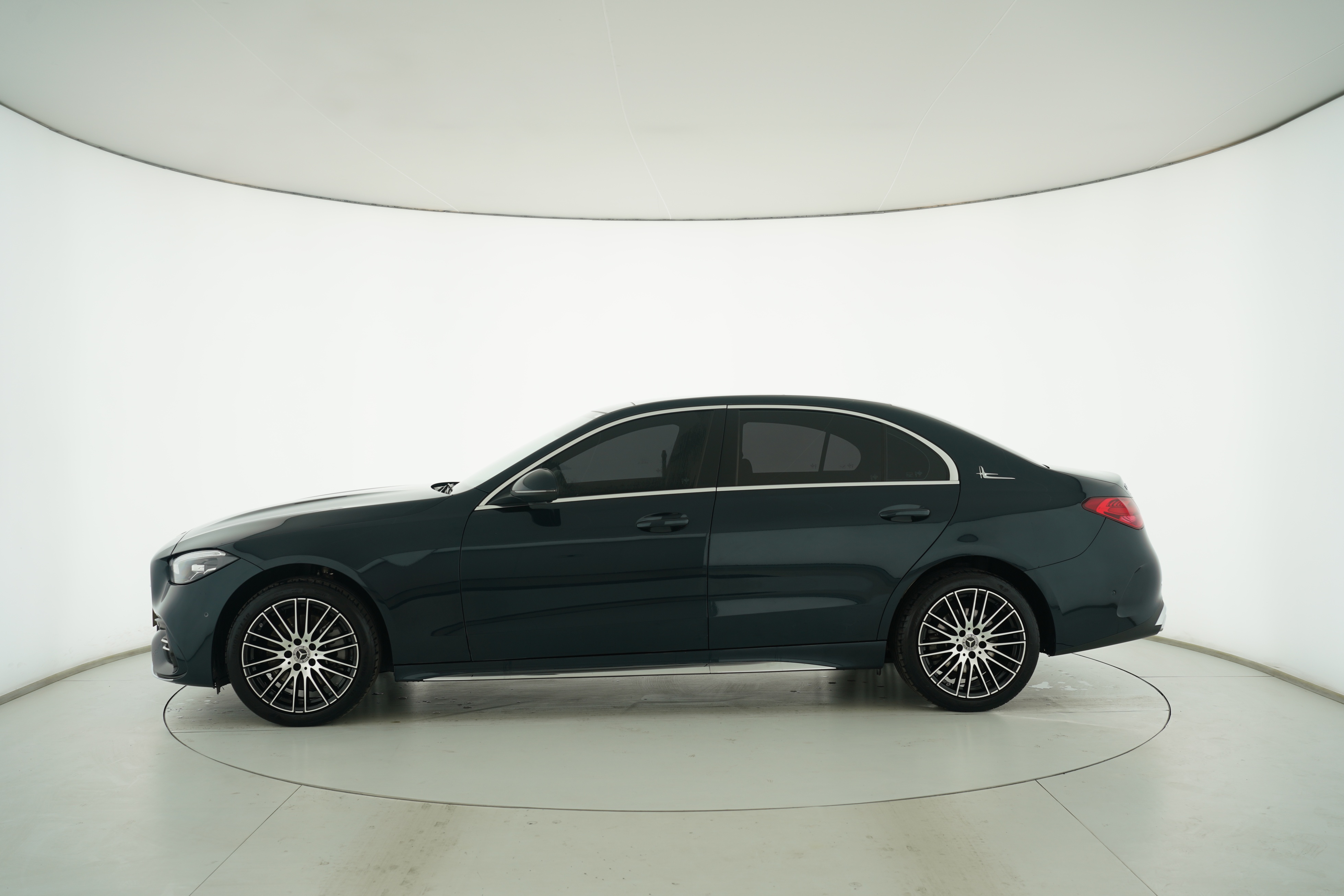 Mercedes Benz C-Class 2023 — фото 7