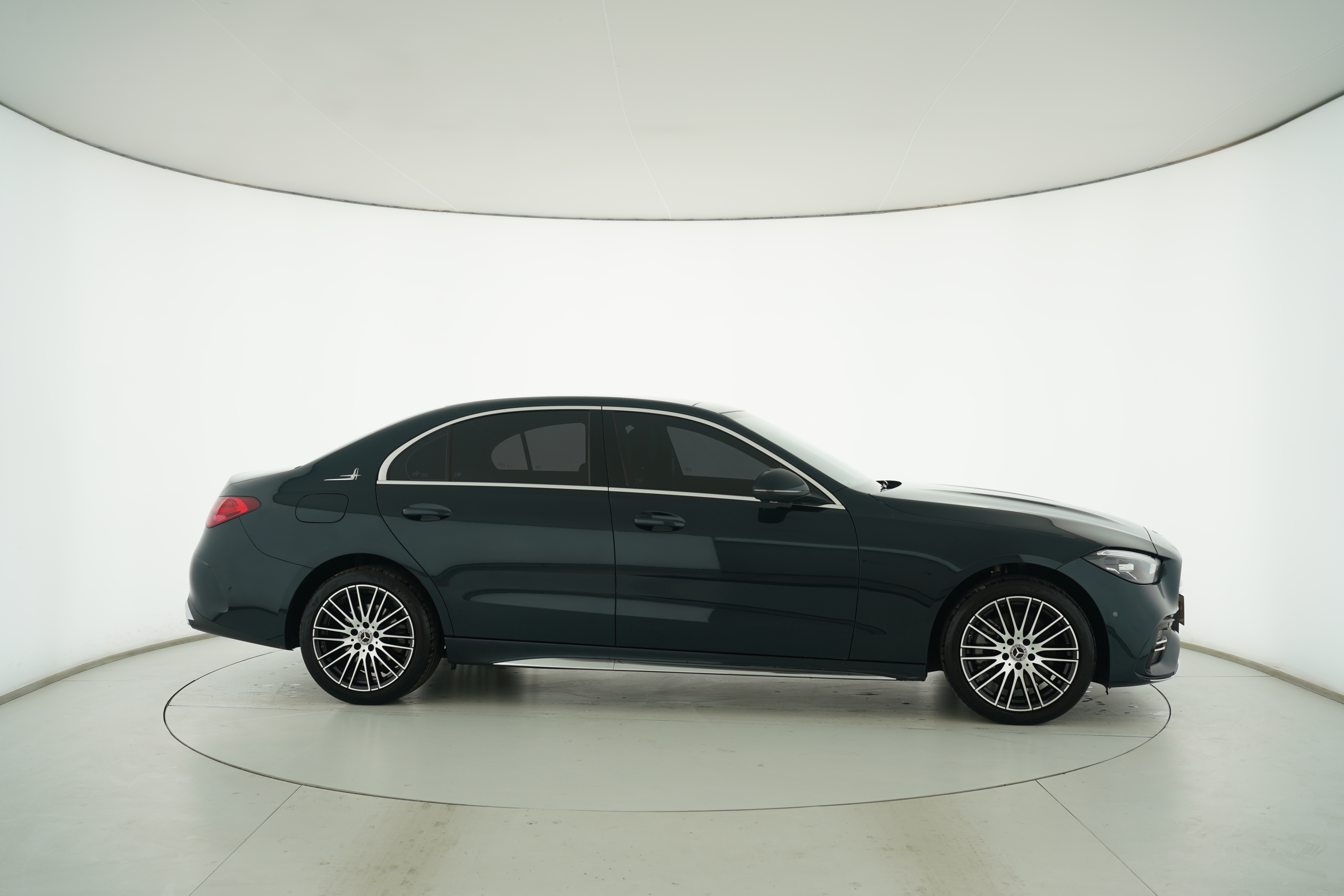 Mercedes Benz C-Class 2023 — фото 8