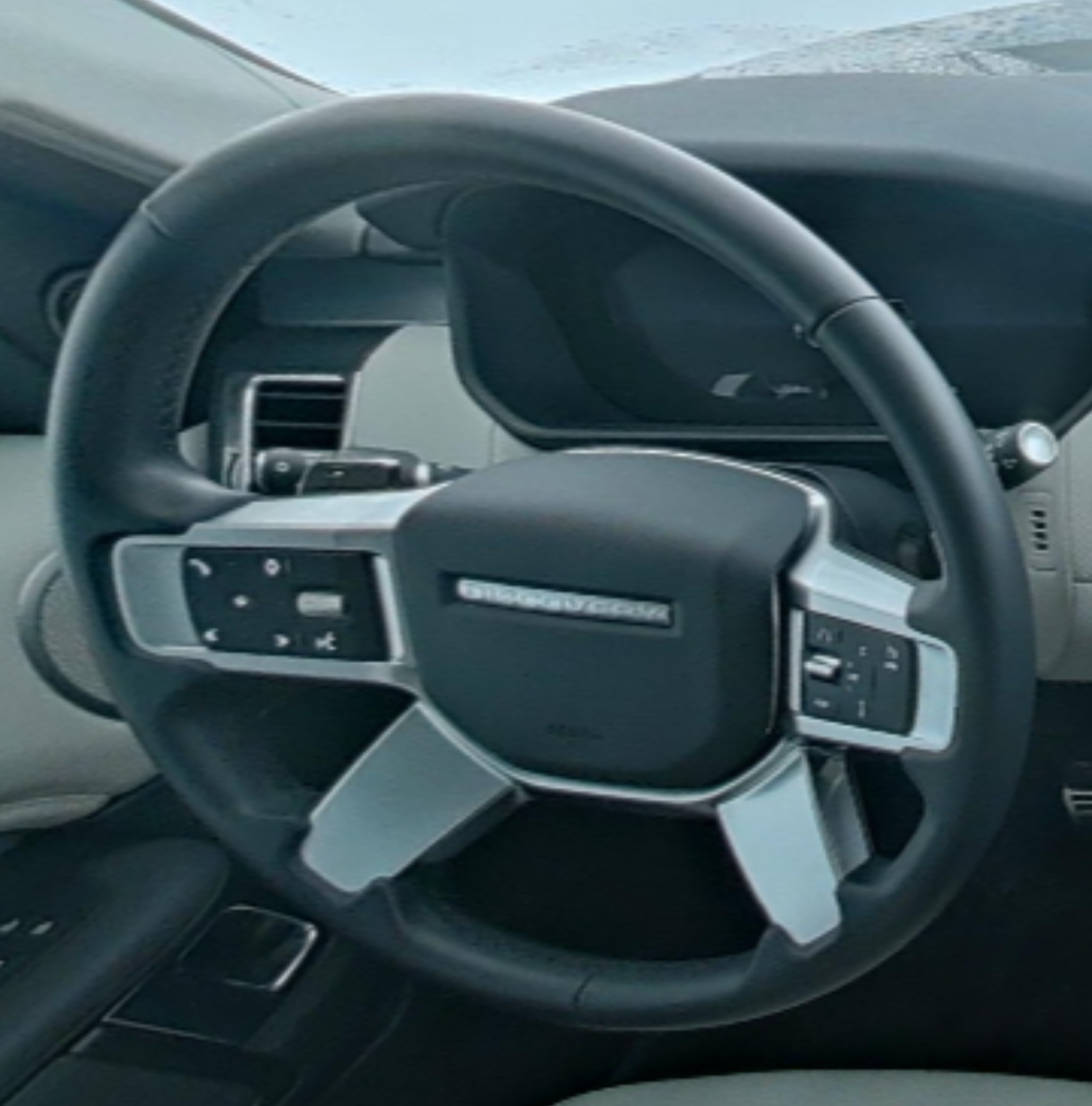 Land Rover Discovery 2022 — фото 10