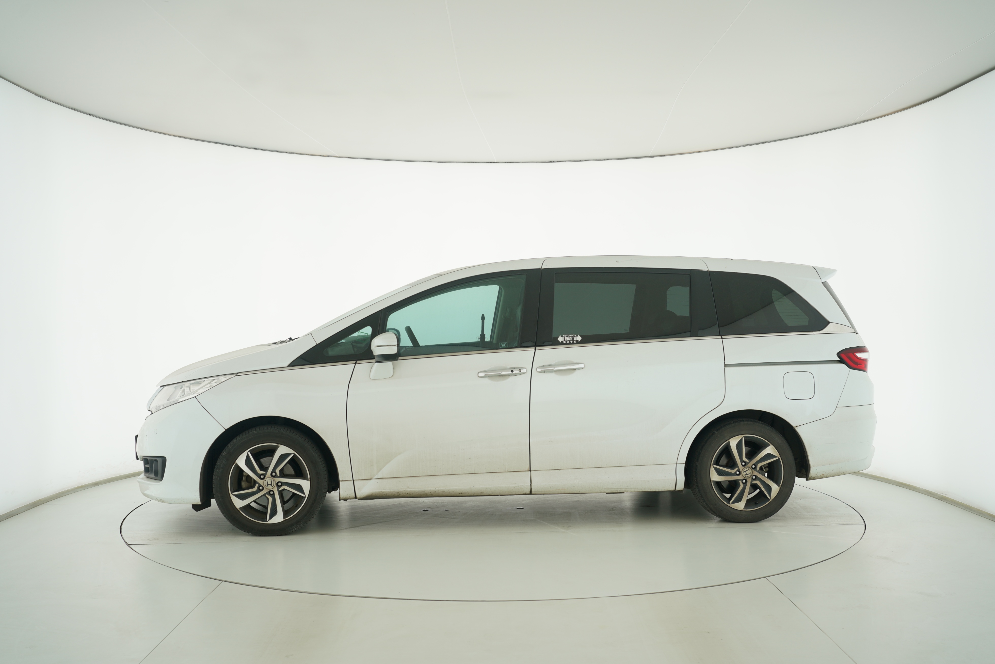 Honda Odyssey 2015 — фото 7