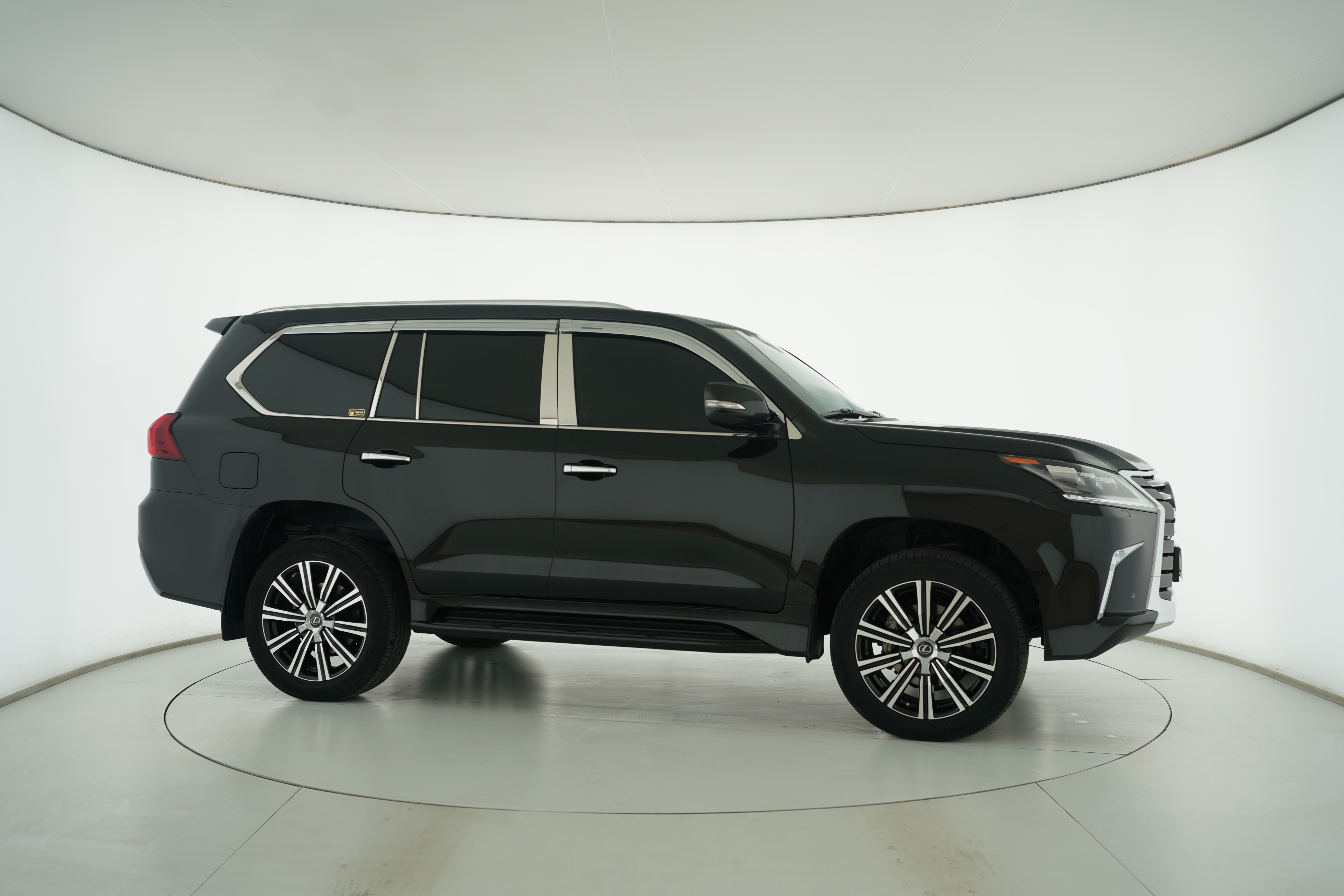 Lexus LX 2017 — фото 8