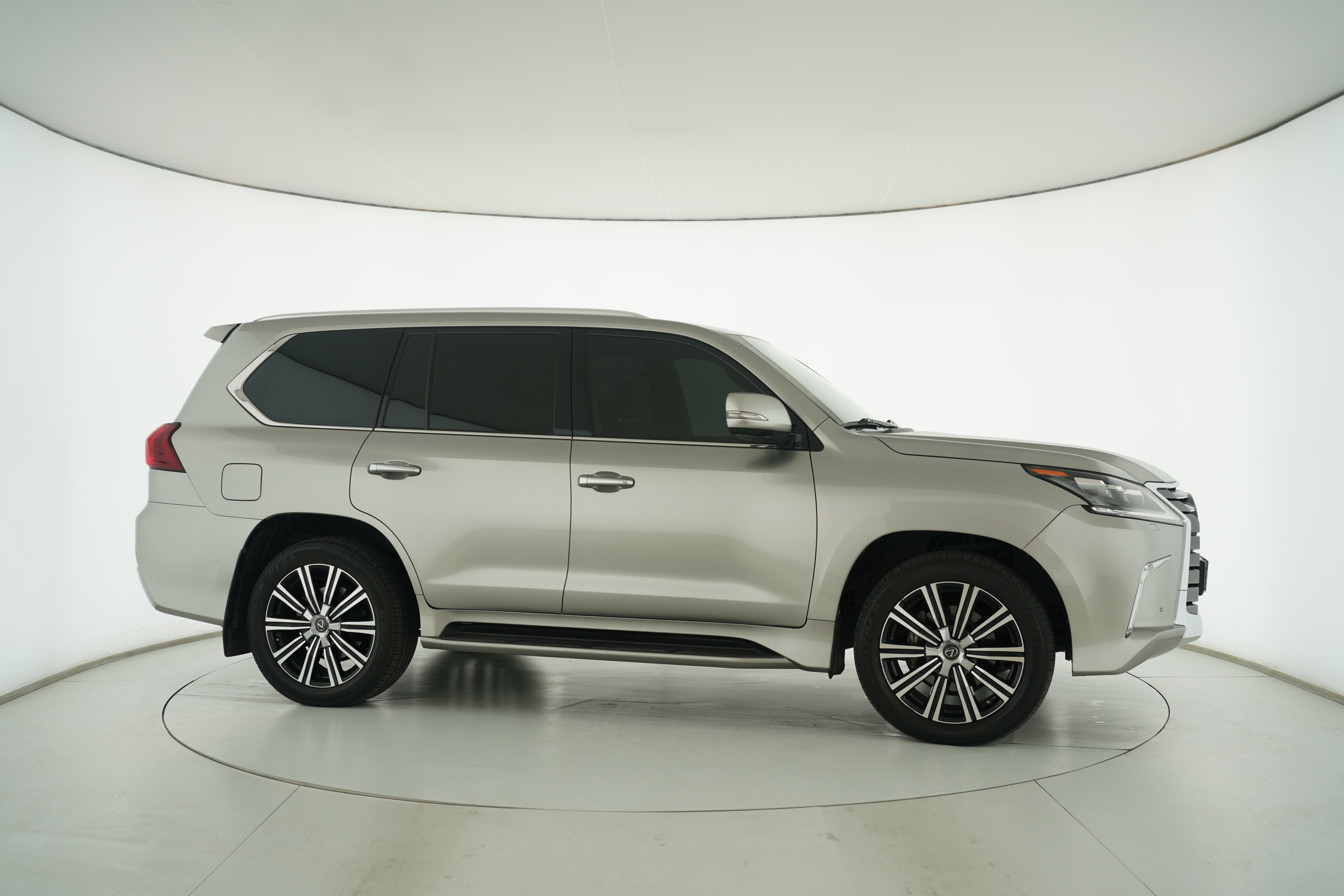 Lexus LX 2019 — фото 8