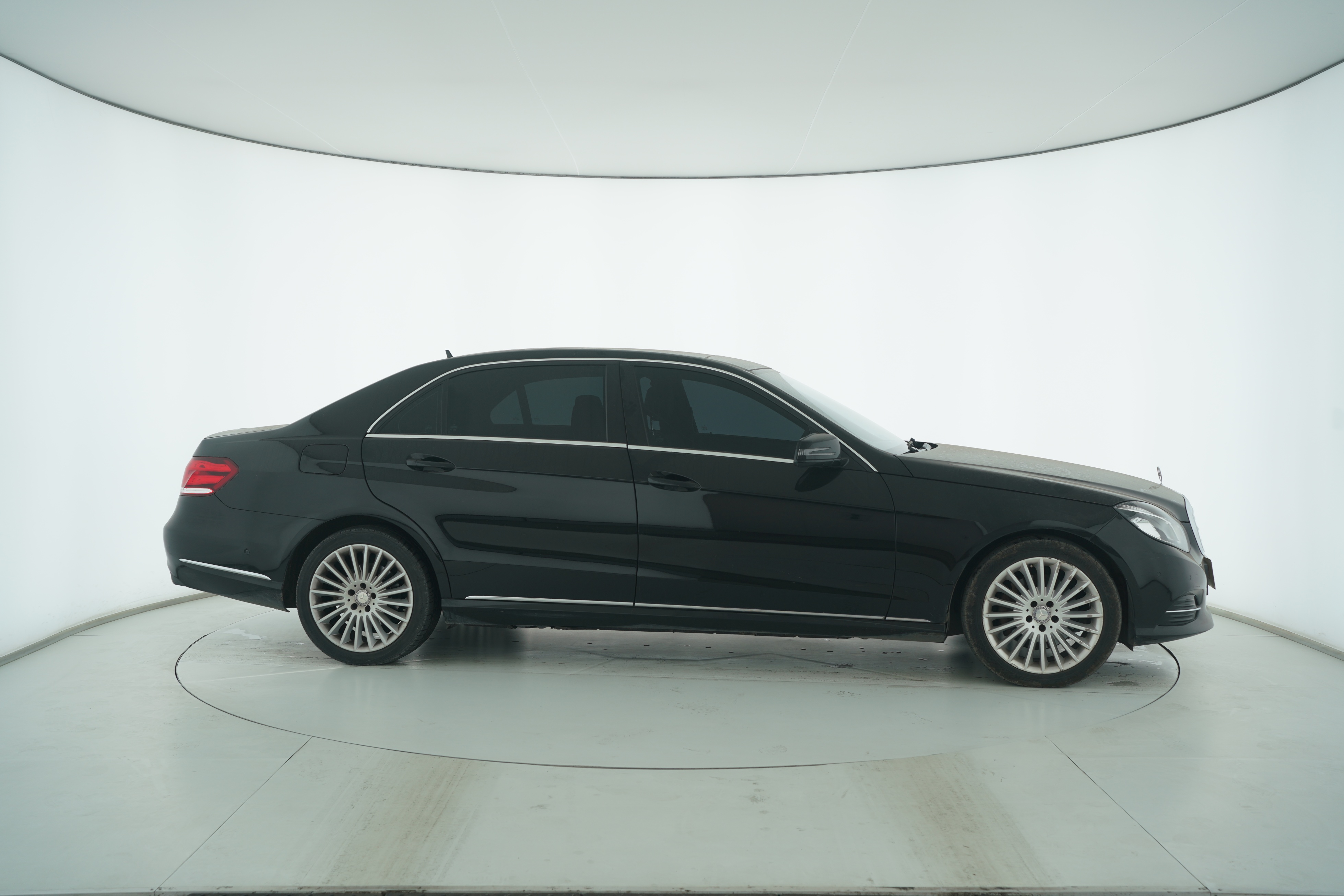 Mercedes Benz E-Class 2015 — фото 8