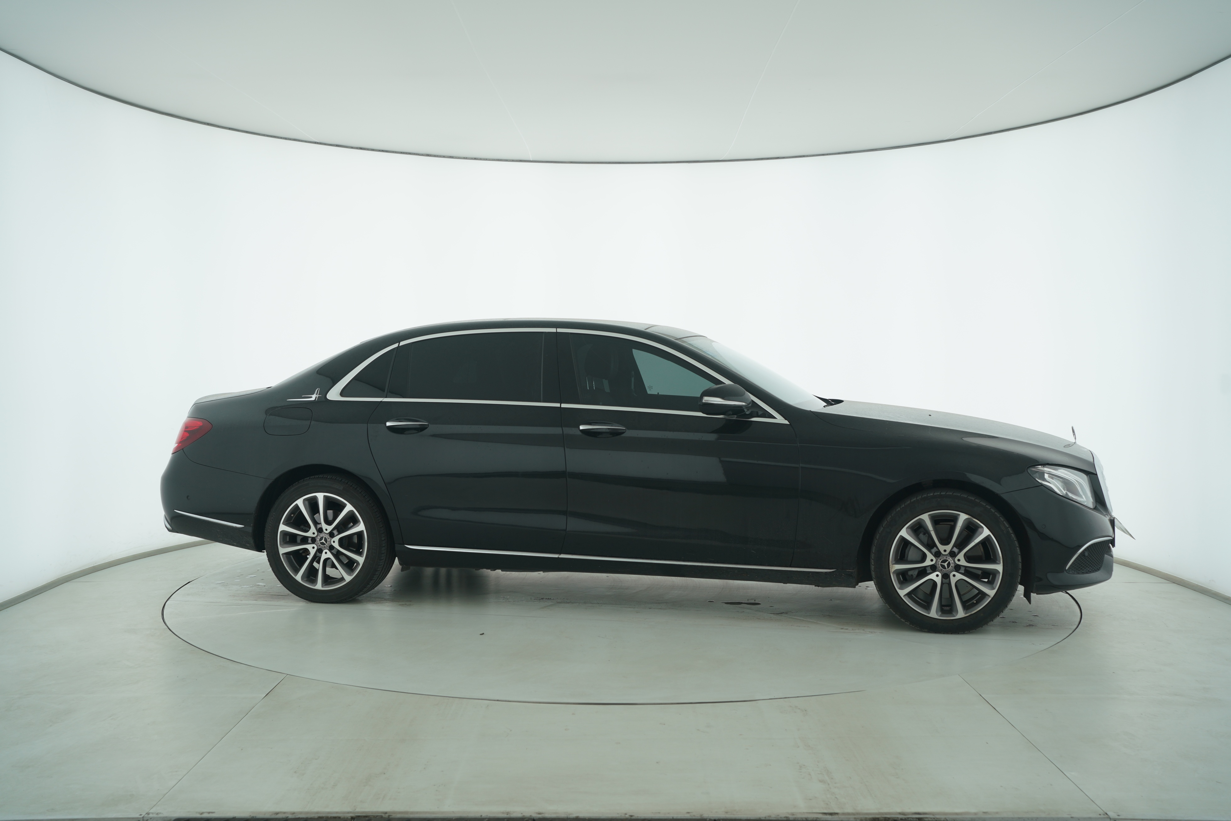 Mercedes Benz E-Class 2019 — фото 8