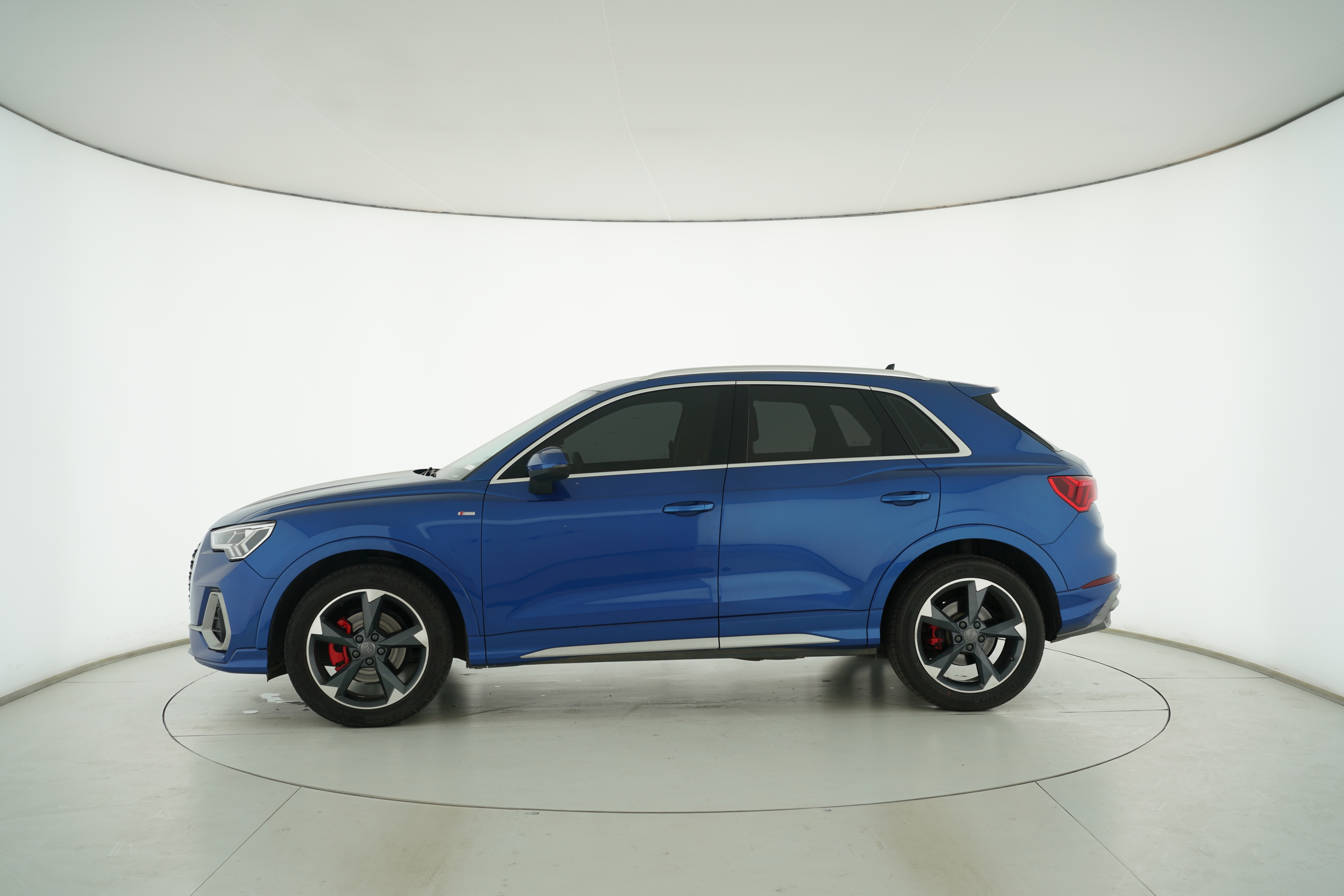 Audi Q3 2020 — фото 7
